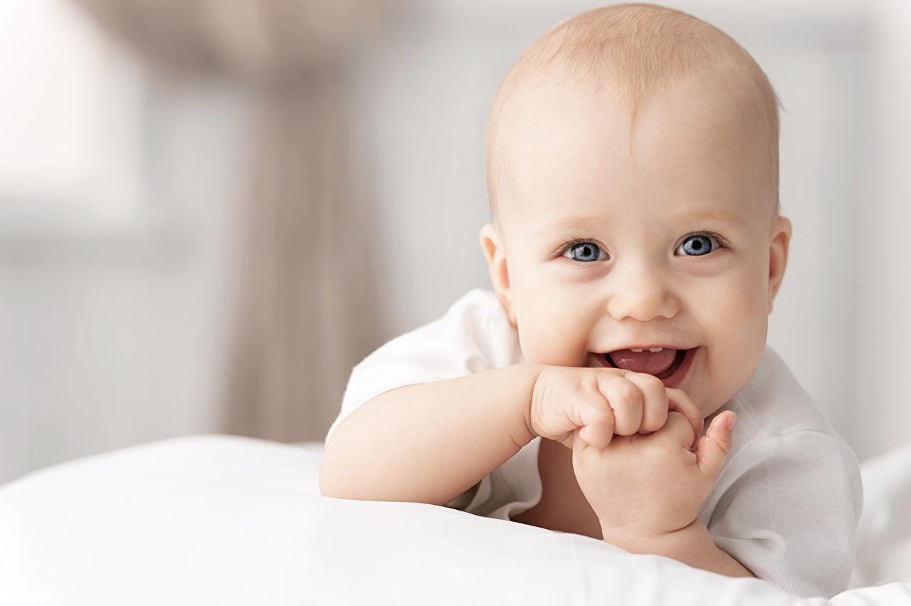 1280x851 Wallpaper newborn Smile child Hands Staring