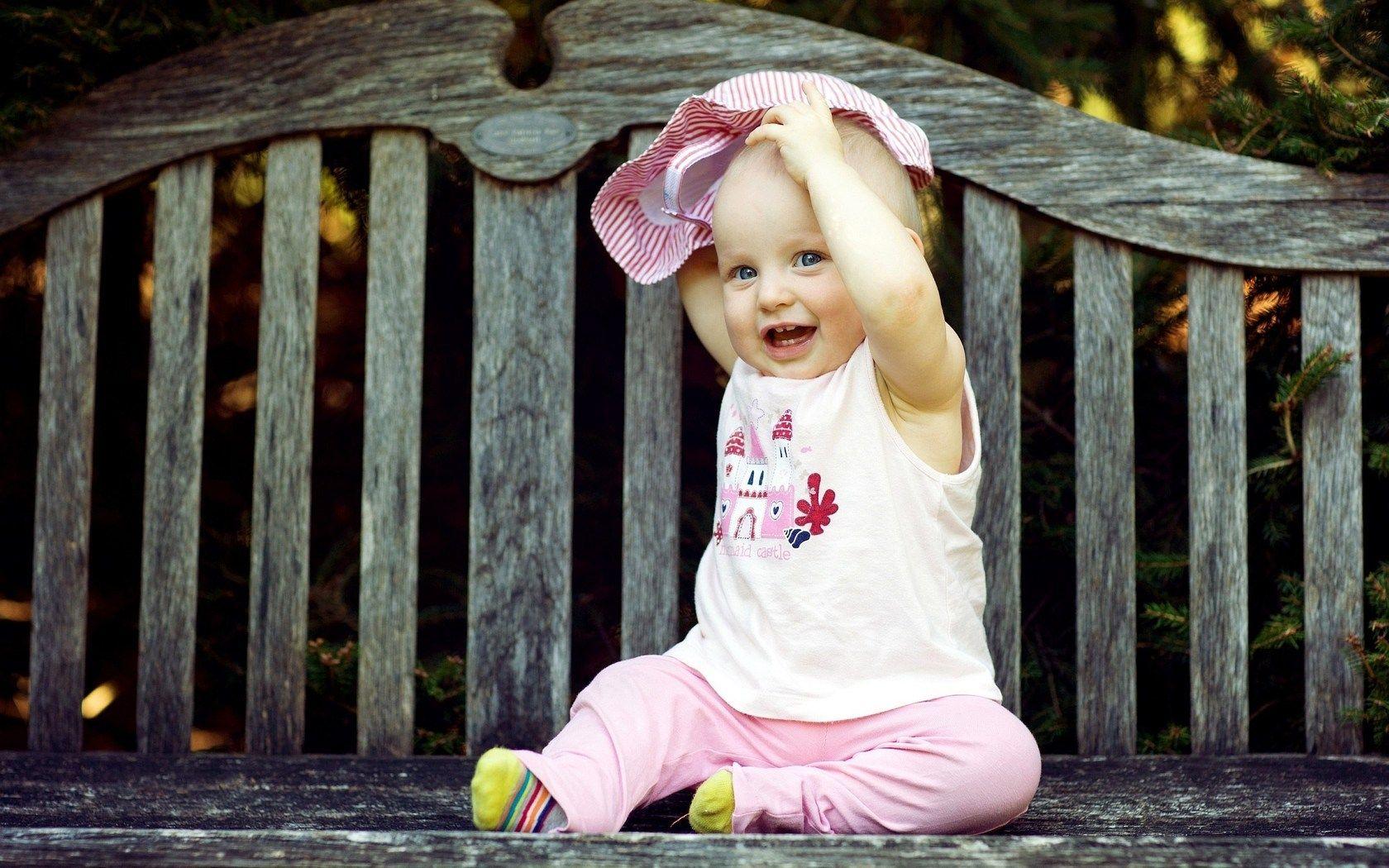 1680x1050 Baby Smile Look Teeth Wallpaper