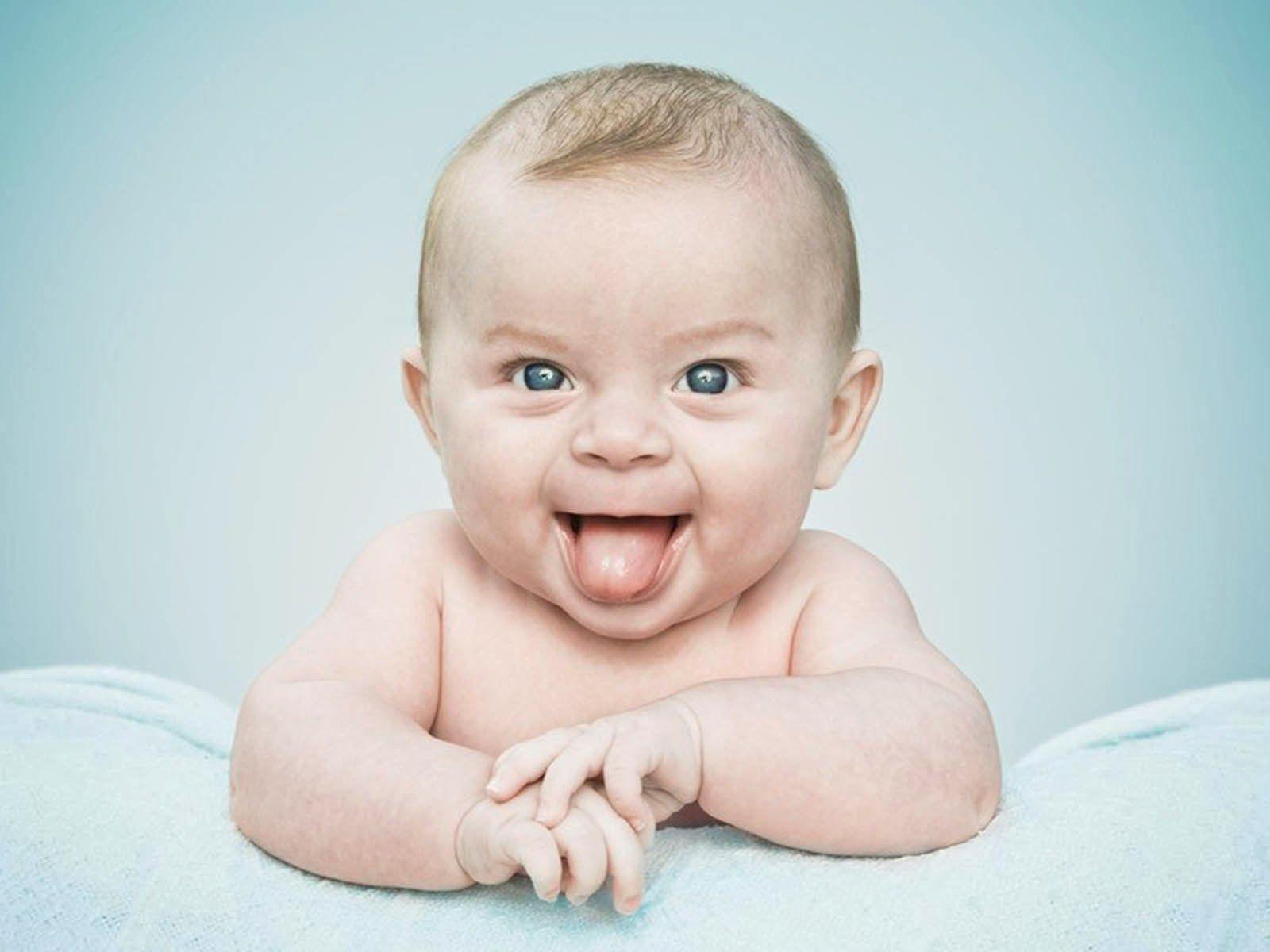 1600x1200 Baby Smile Wallpaper
