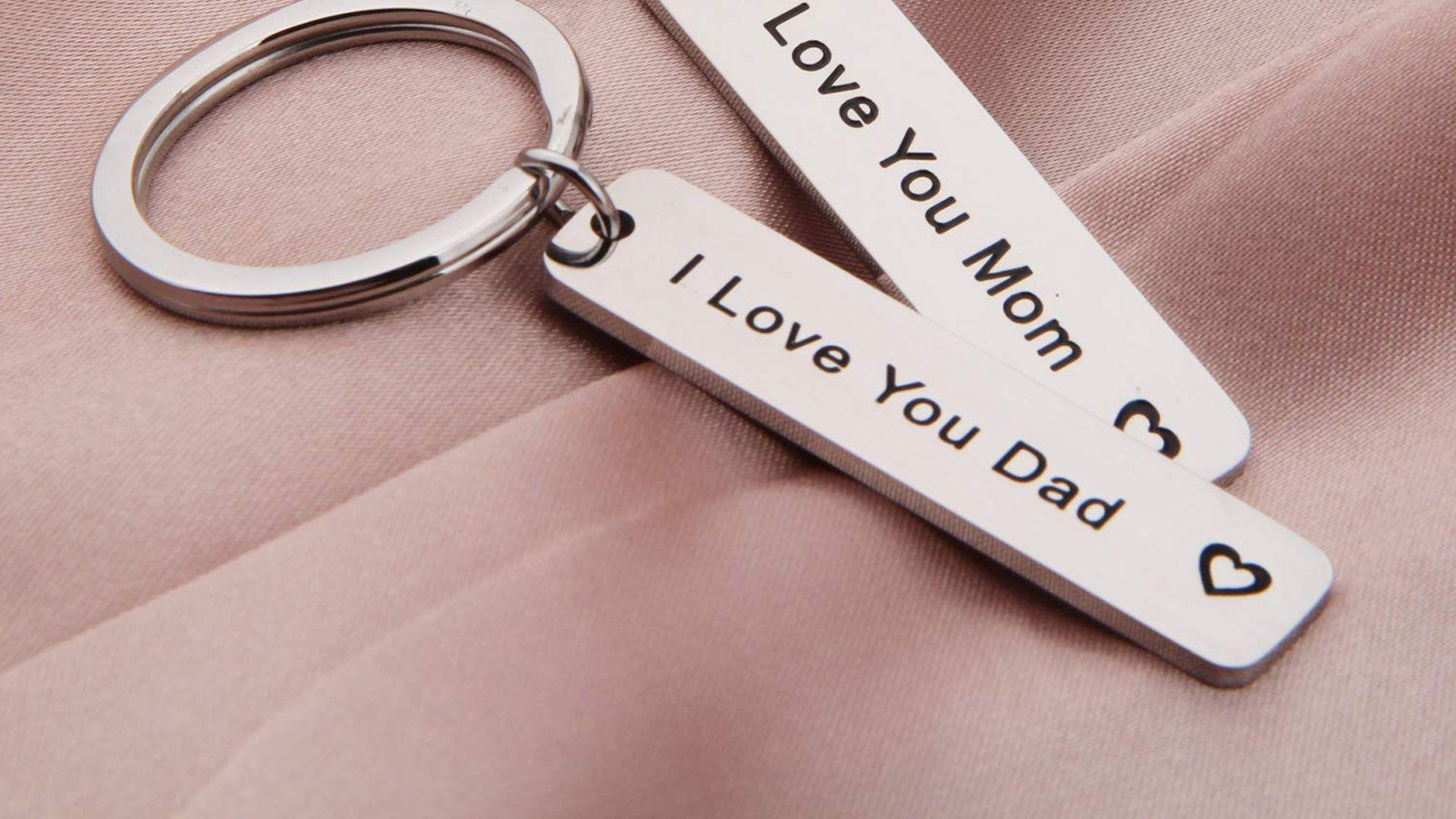 1920x1080 Key Chains With I Love You Mom I Love You Dad Words HD Mom Dad Wallpaper