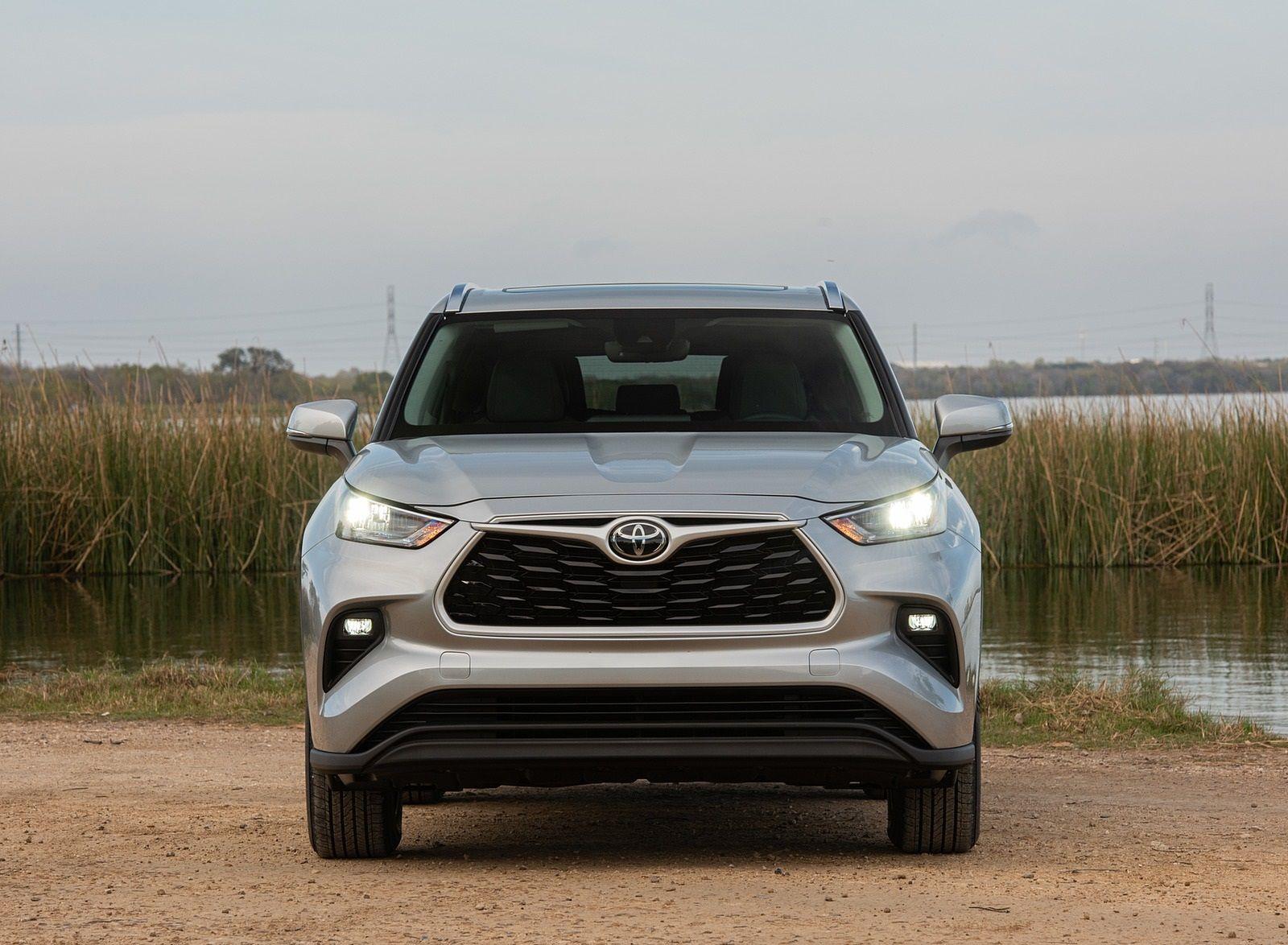 1600x1174 Toyota Highlander Xle Front Wallpaper HD Wallpaper