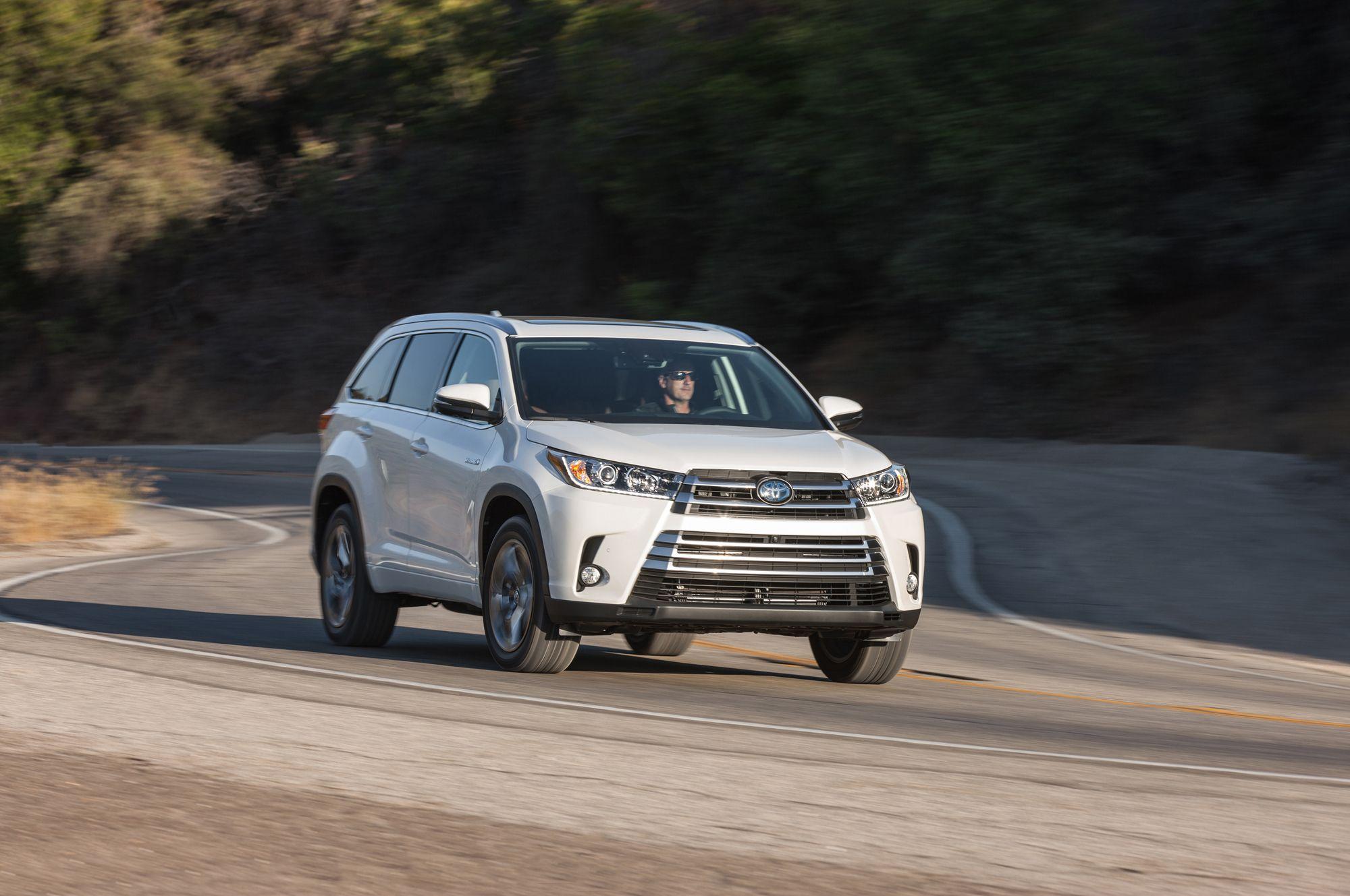 2000x1329 Toyota Highlander Hybrid HD Wallpaper