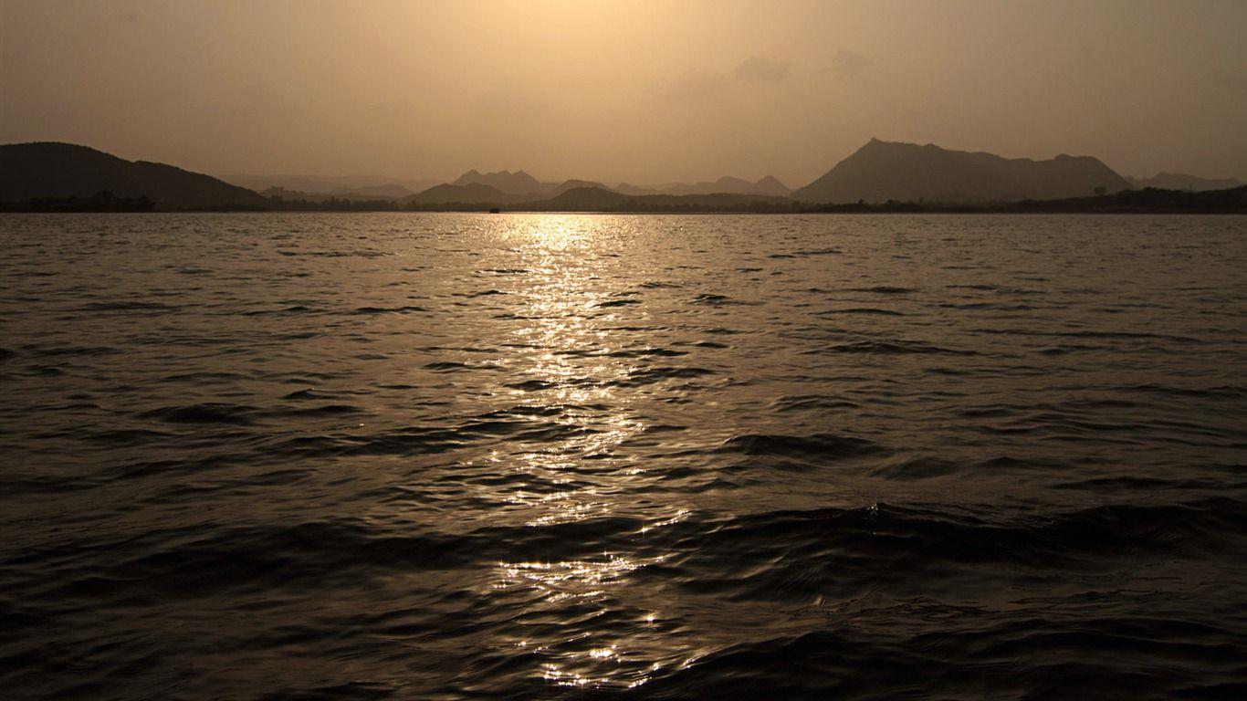 1366x768 Sunset At Pichola Lake Udaipur Windows 10 HD Wallpaper