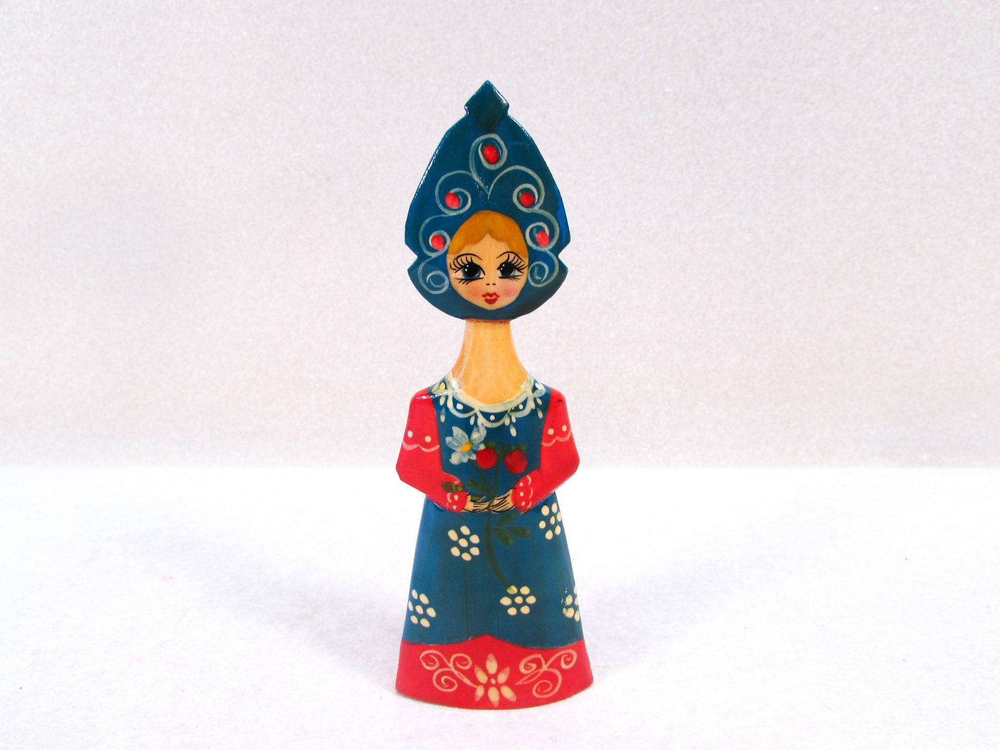 2048x1536 Russian Matryoshka Doll Ornament Vintage Flat Wood Painted
