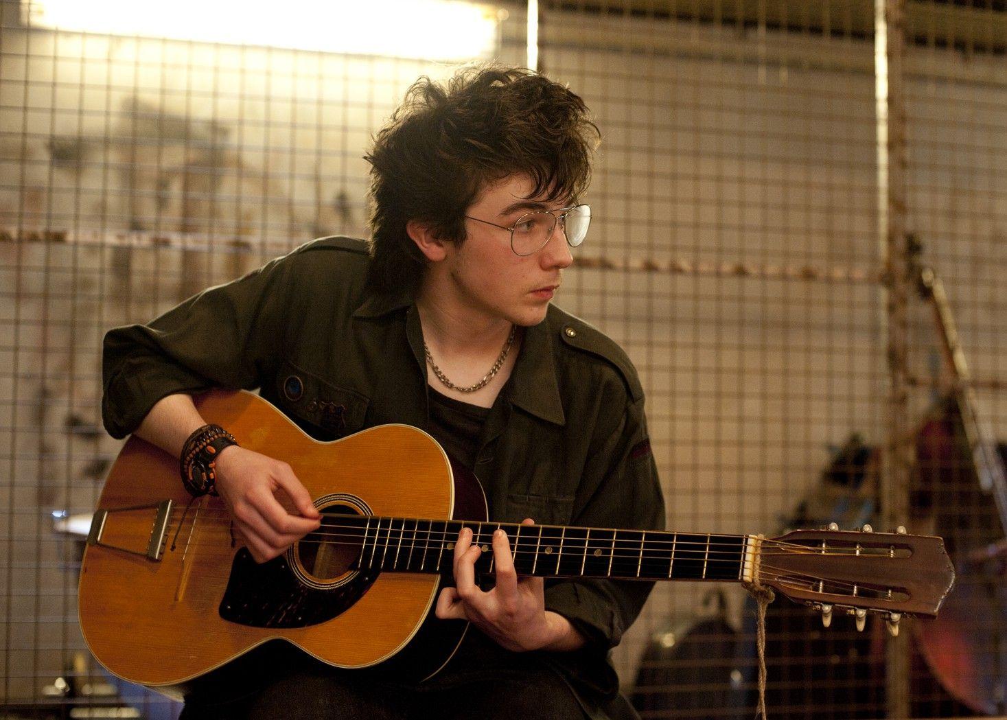 1467x1049 Mark McKenna : From “Sing Street” to his own music band “Milk”