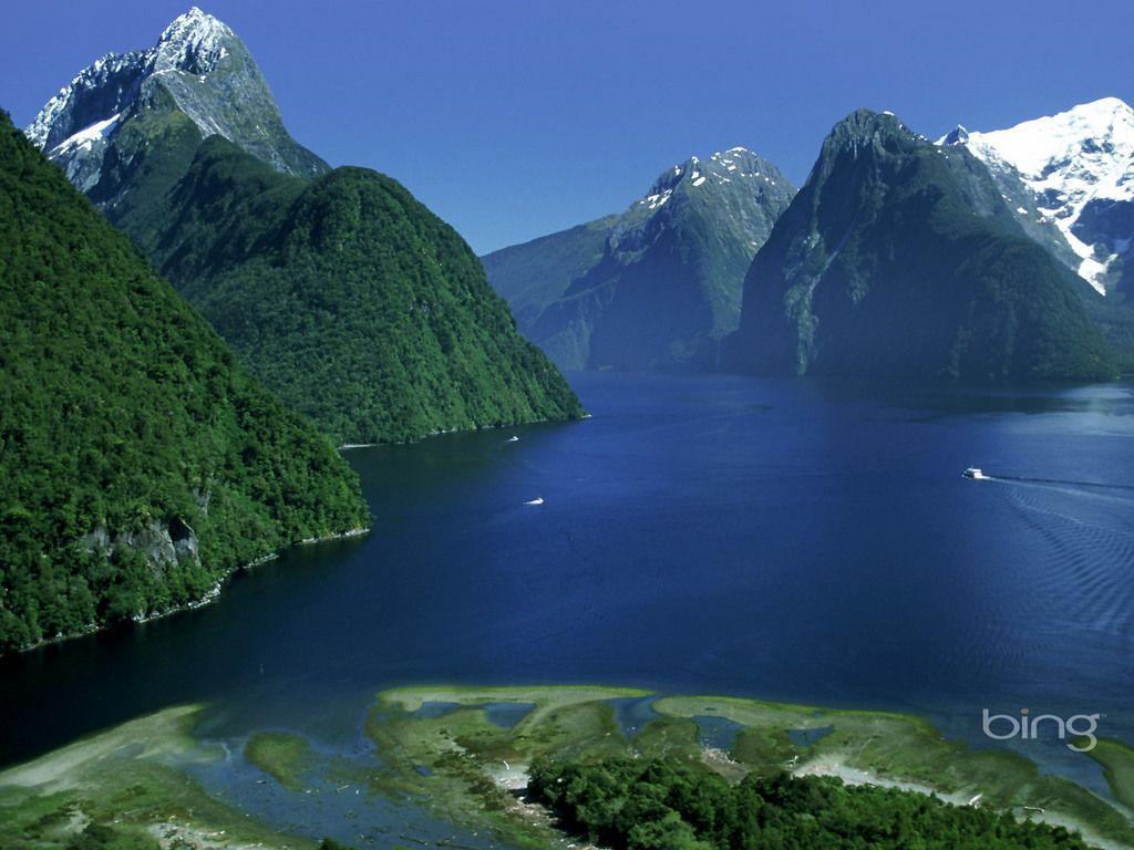 1024x768 Milford Sound Wallpaper