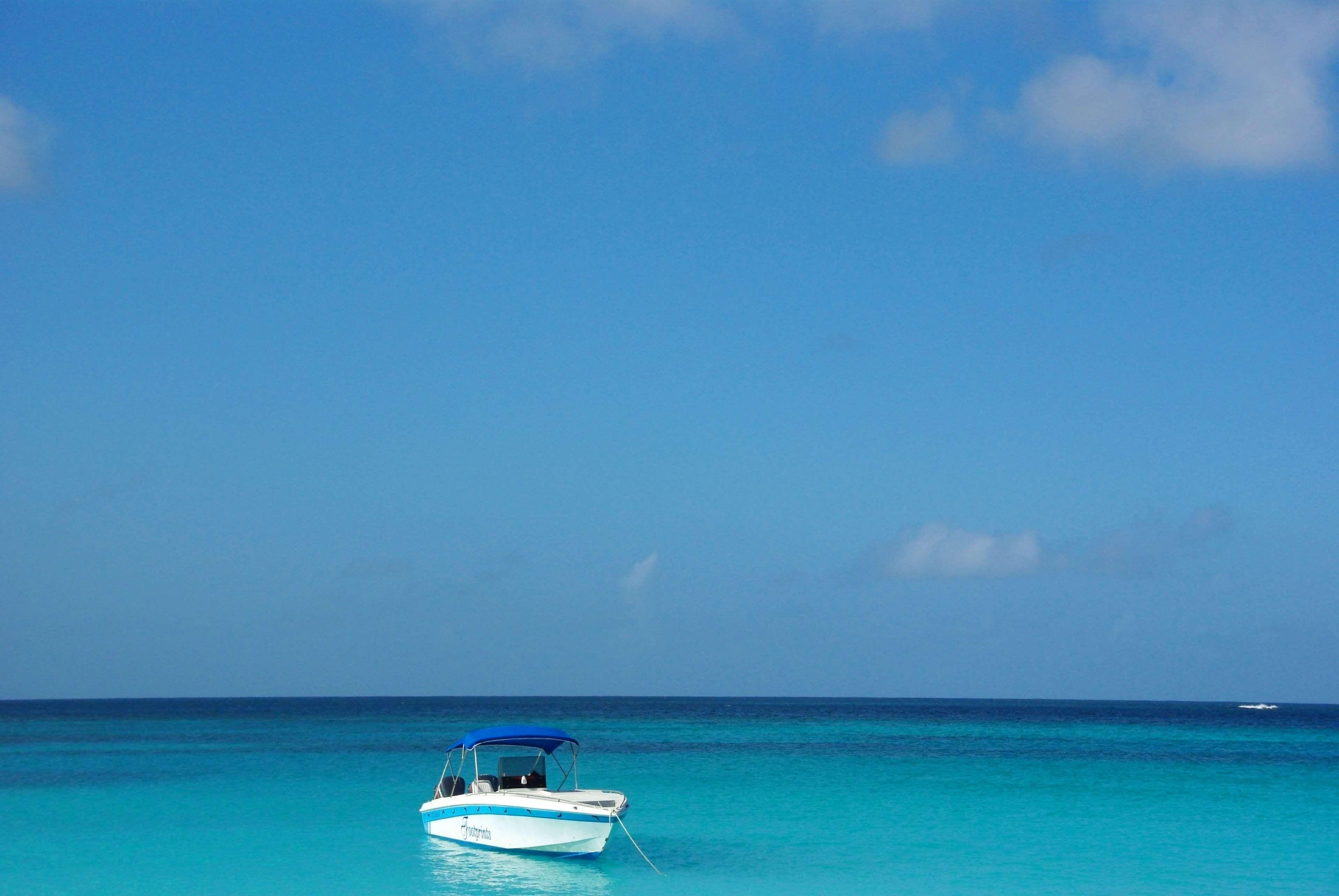 3840x2571 blue sea, boat, caribbean 4k wallpaper