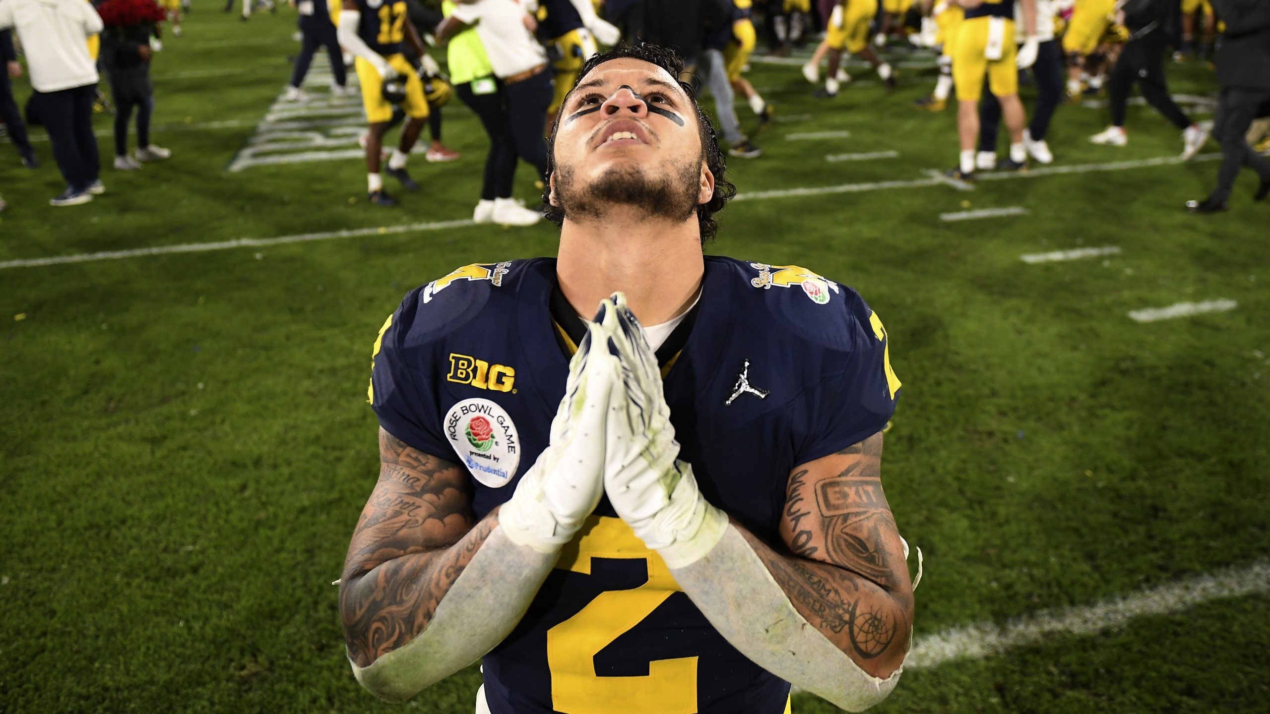 2560x1440 Blake Corum bounces back from knee injury, leads Michigan to brink of 1st national title since 1997 101.9 FM