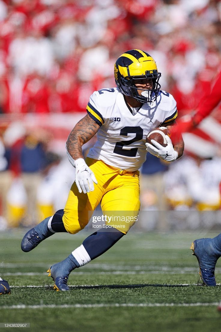 736x1104 Michigan Wolverines running back Blake Corum runs with the ball