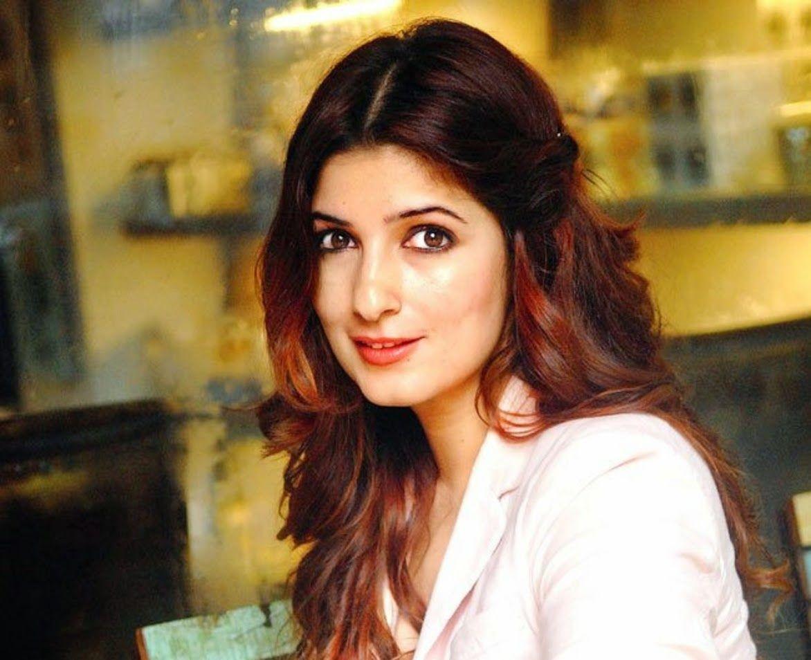 1172x954 Best Bollywood Acterss Twinkle Khanna Wallpaper