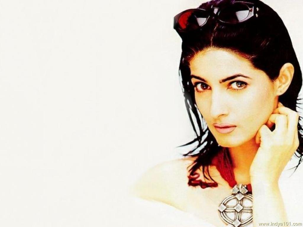 1024x768 Twinkle Khanna Wallpaper