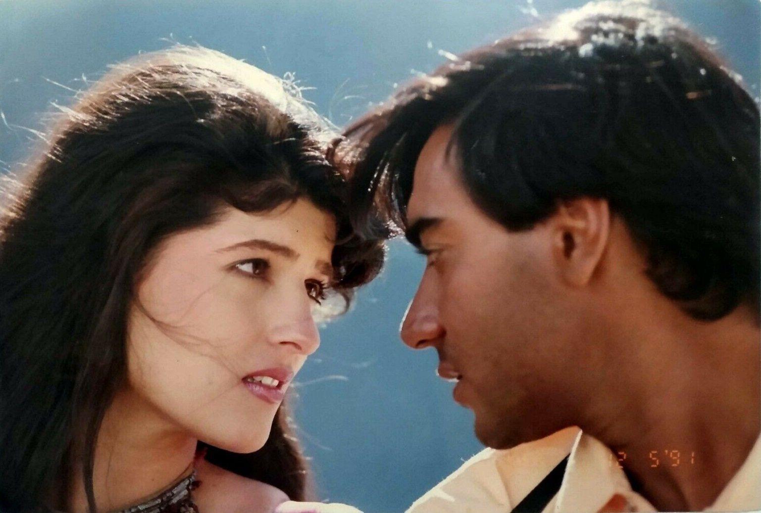 1537x1037 Ajay devgn Twinkle khanna. Twinkle khanna, Actor photo, Bollywood
