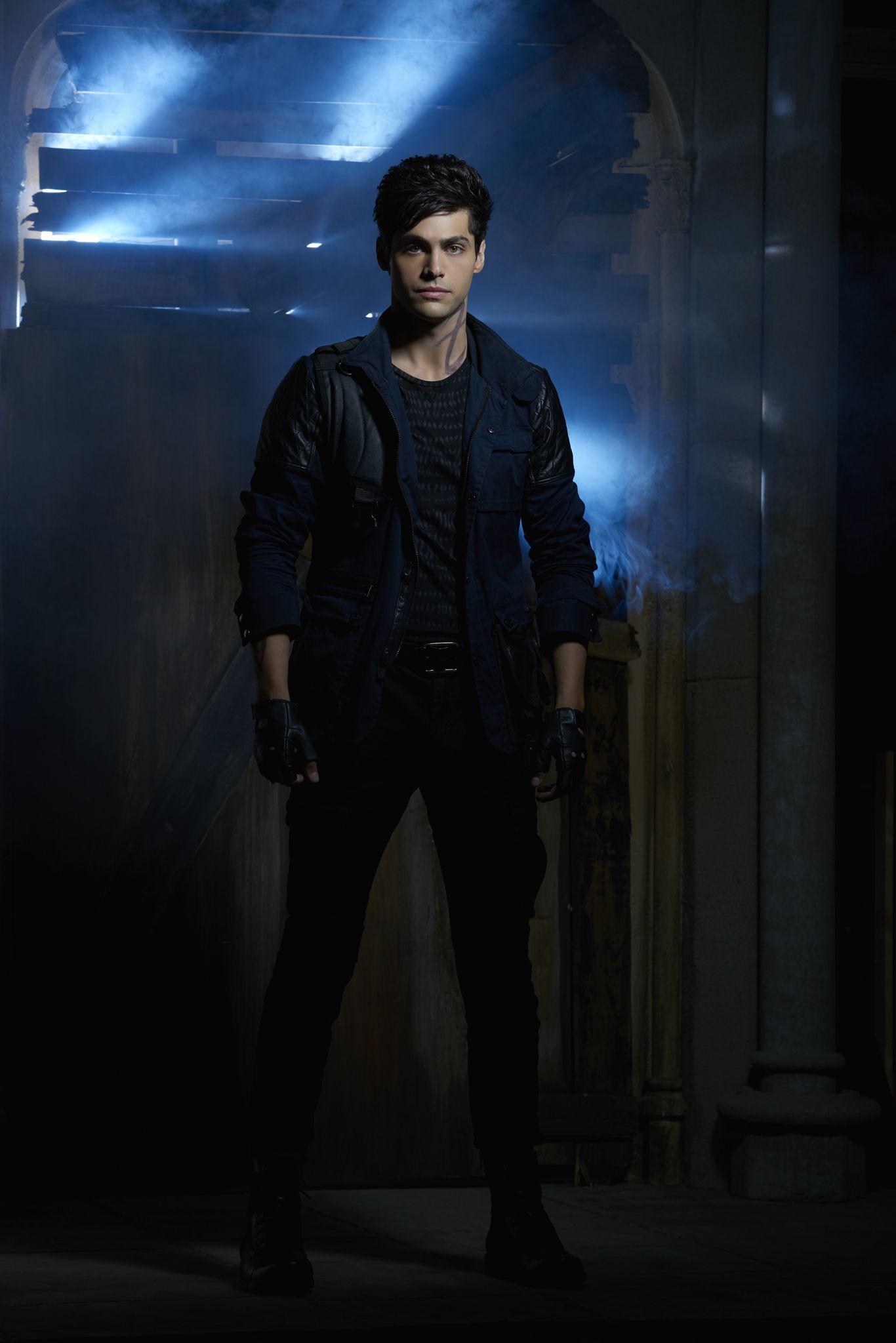 1366x2048 Alec Lightwood TV Show Wallpaper