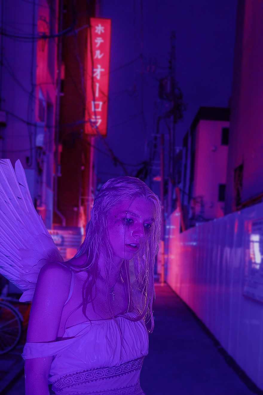 880x1320 Jules Euphoria Wallpaper Free HD Wallpaper