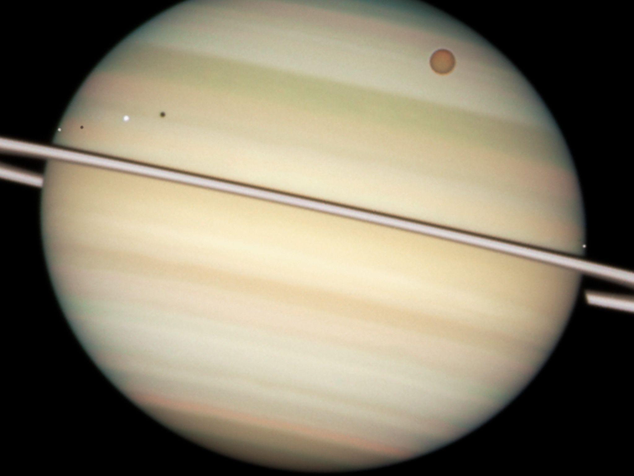 2048x1536 Quadruple Saturn Moon Transit Snapped By Hubble