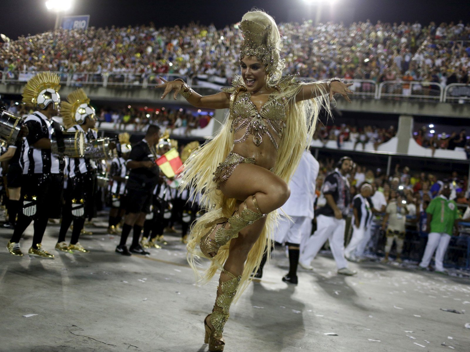 1600x1200 Brazil Carnival 2016: Videos And Photo From Rio De Janeiro, Recife And Salvador
