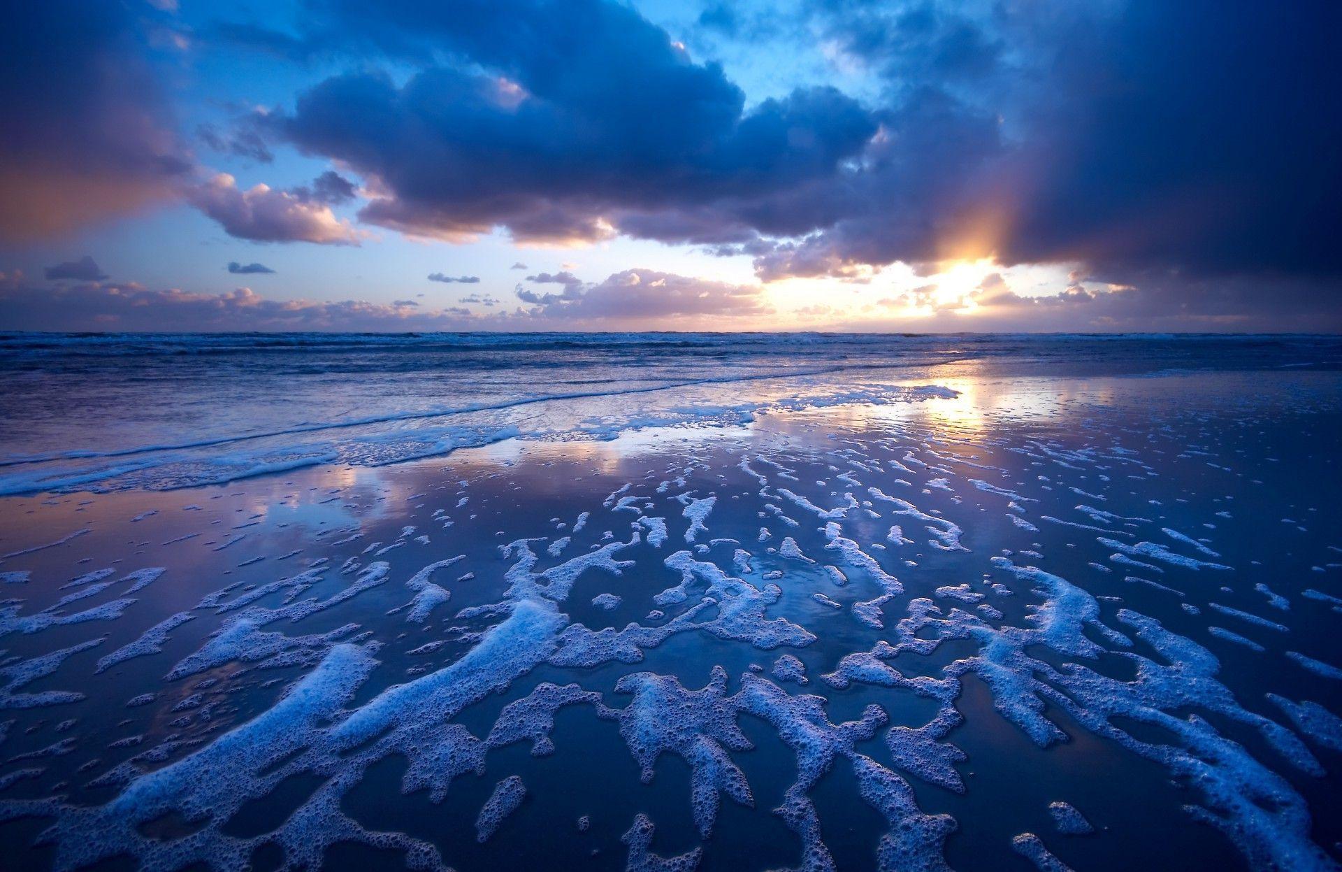 1920x1247 Marine blue and sea foam