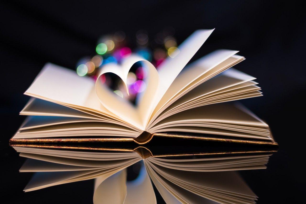 1280x854 book heart bokeh 3D Models. Free