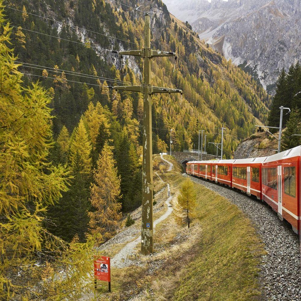 1000x1000 Swiss Train Picture. Download Free Image