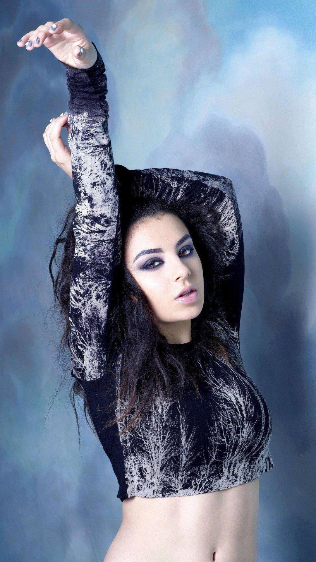 Charli Xcx Iphone Wallpapers Top Free Charli Xcx Iphone Backgrounds Wallpaperaccess