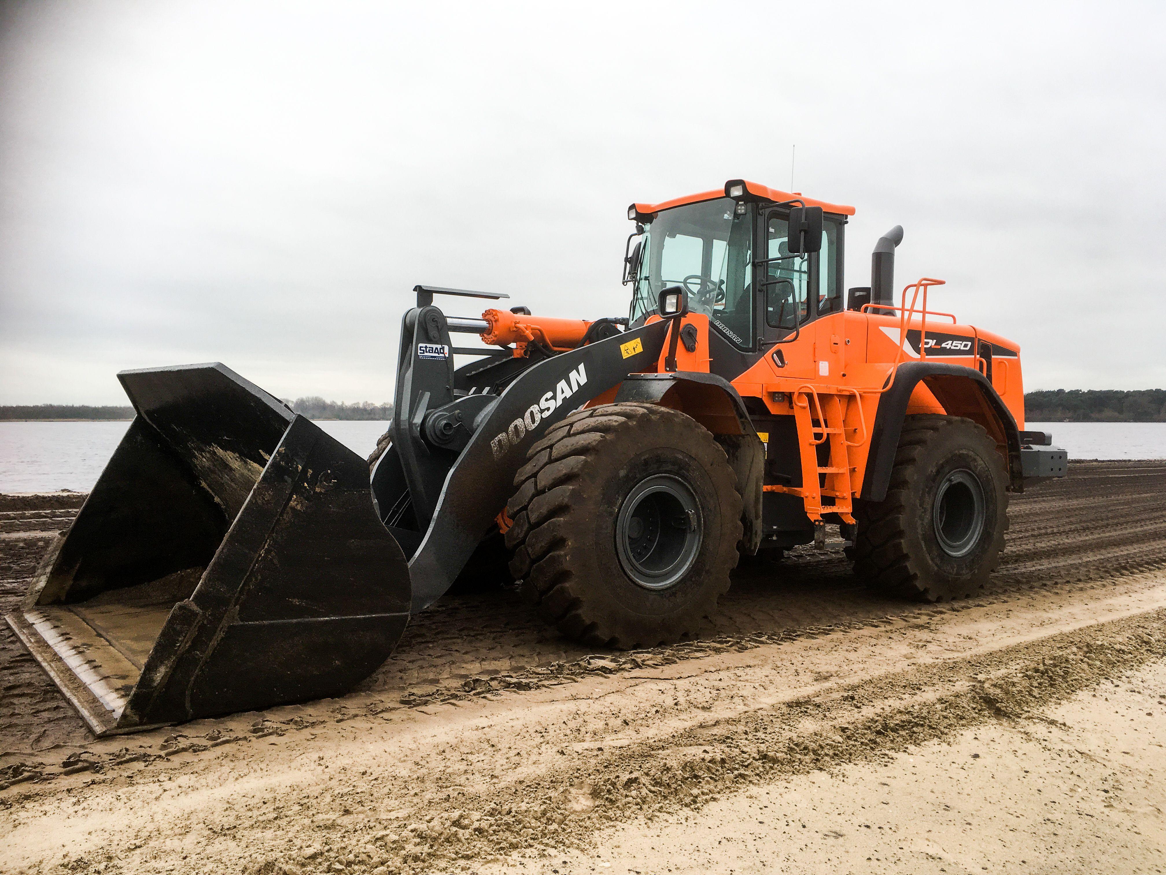 4032x3024 Doosan Dl450 Wheel Loader Wallpaper:4032x3024