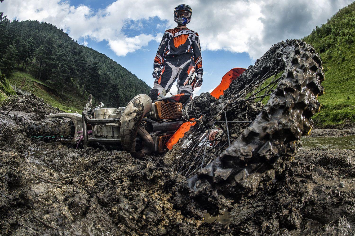 1500x1000 Enduro Wallpaper