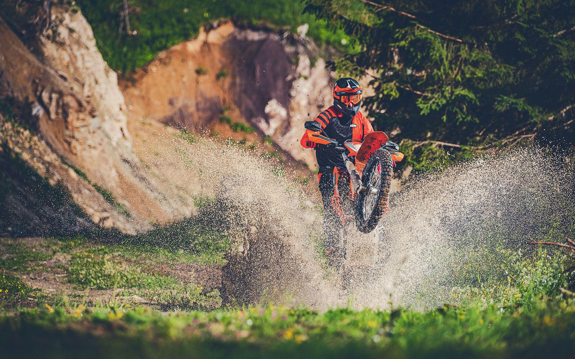 1920x1200 KTM 690 Enduro R [Specs, Features, Photo]