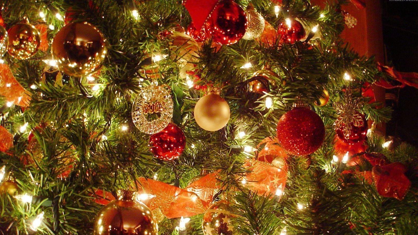 1600x900 Download wallpaper 1600x900 christmas tree, christmas decorations, garlands, new year, celebration widescreen 16:9 HD background