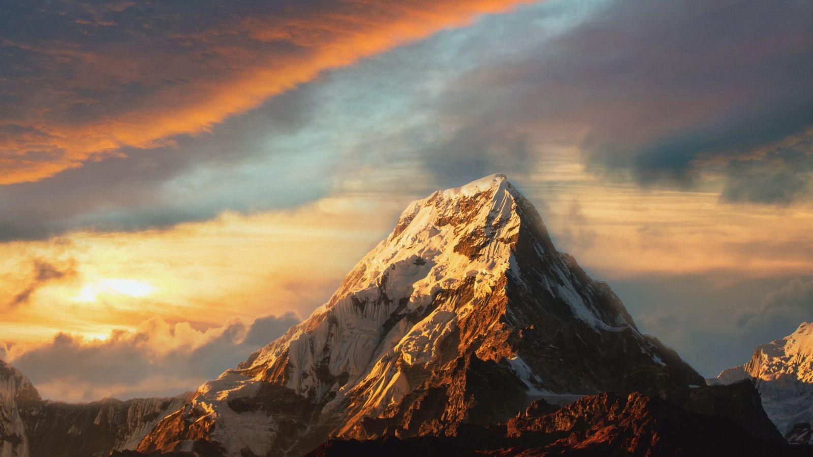 1600x900 Download wallpaper: Mountain peak covered with snow 1600x900
