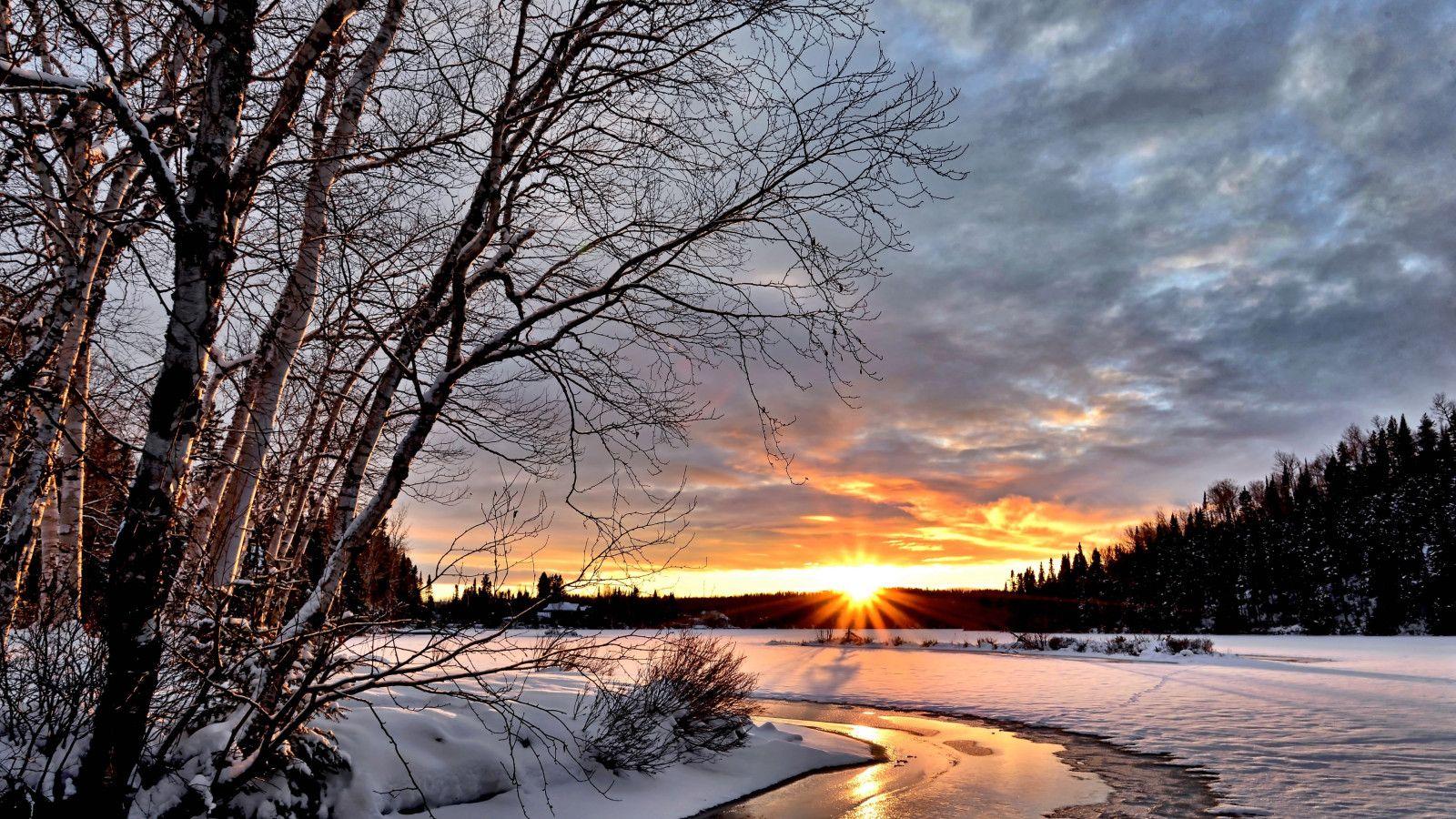 1600x900 Download wallpaper: Sunset over the Winter landscape 1600x900