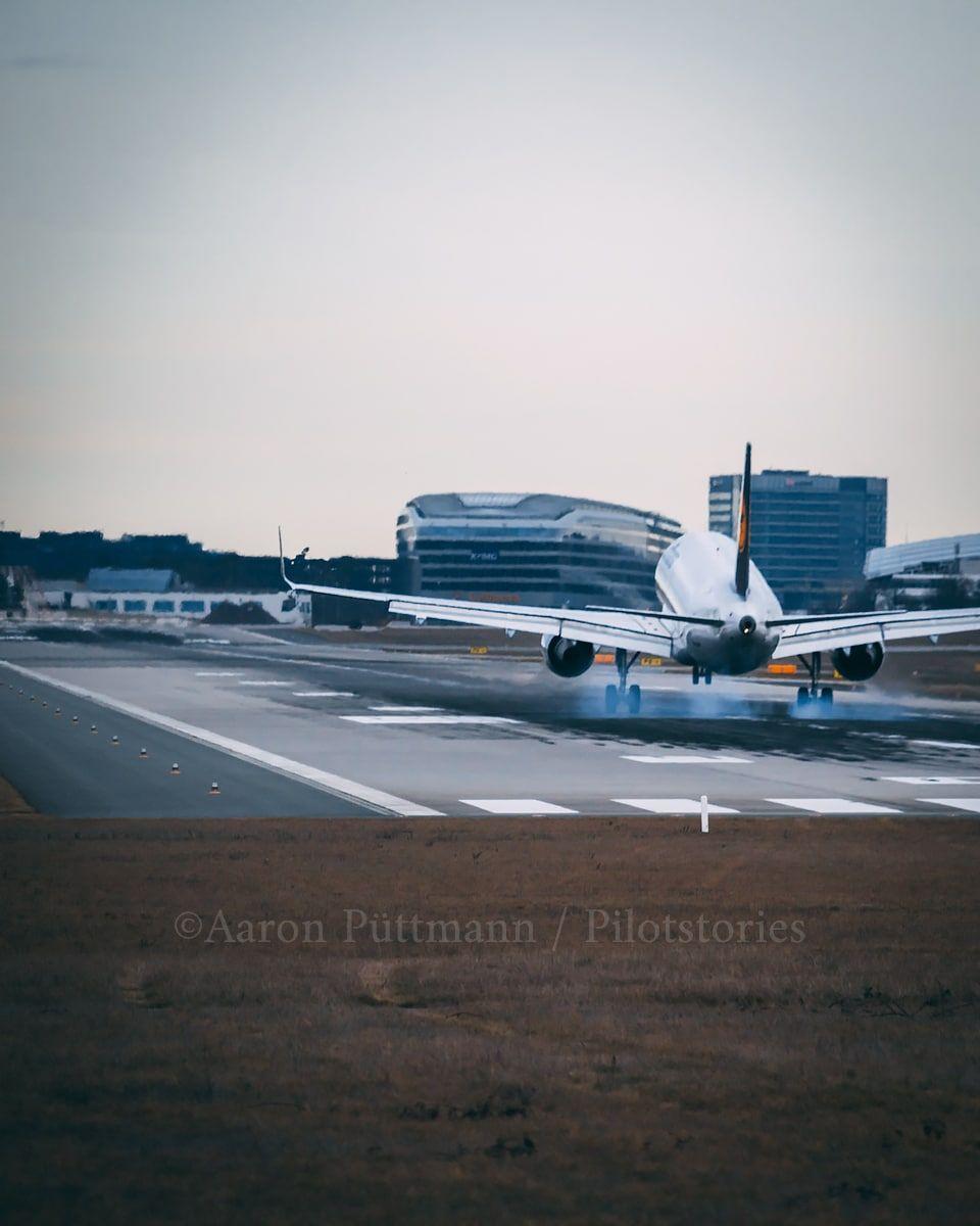 960x1200 Aircraft Wallpaper For Your Smartphone (Full HD)!
