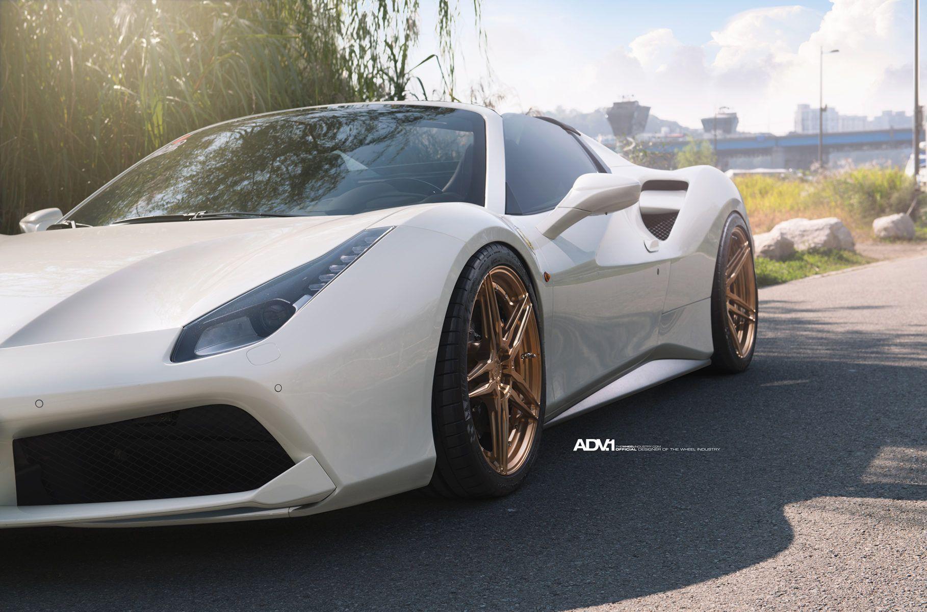 Ferrari 488 белая