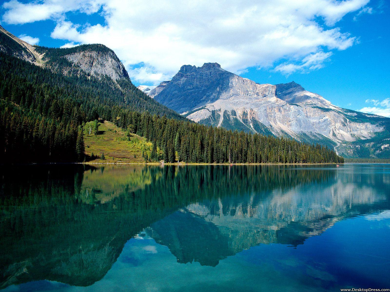 1600x1200 Desktop Wallpaper Natural Background Emerald Lake, Yoho National Park, British Columbia, Canada