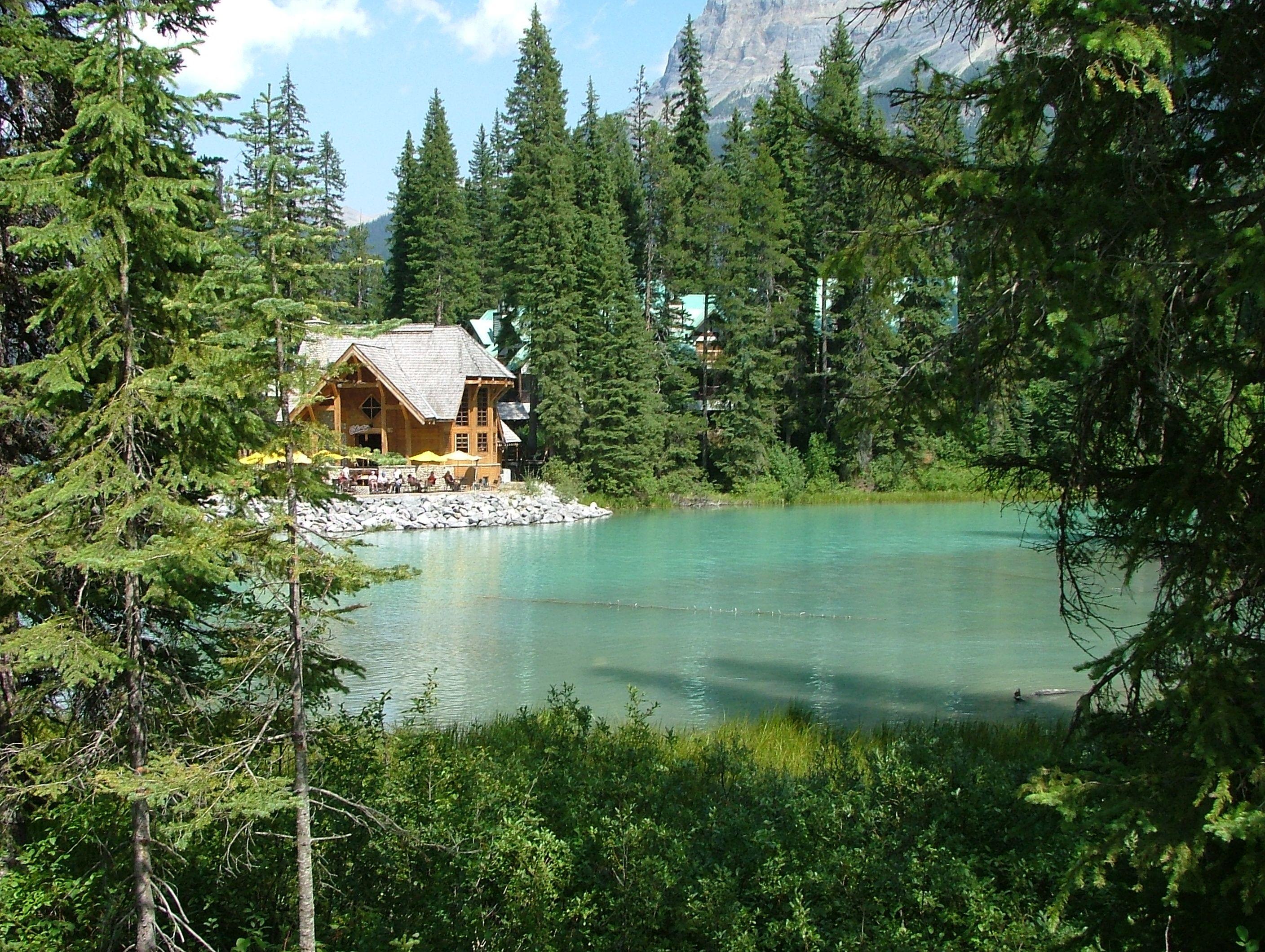 2816x2120 Emerald Lake (British Columbia)