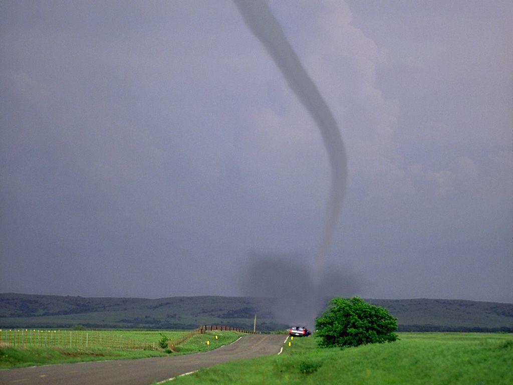 1024x768 Tornadoes Wallpaper
