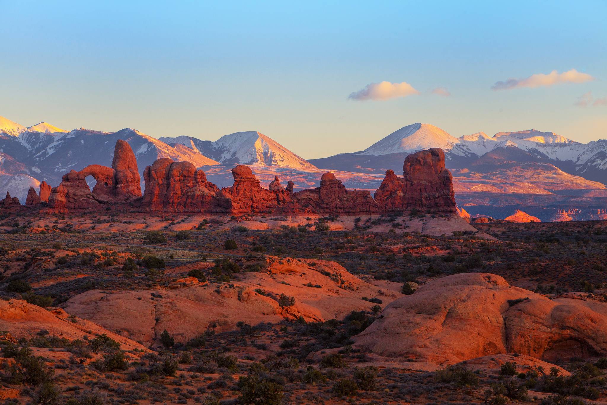2048x1366 Arches National Park Wallpaper