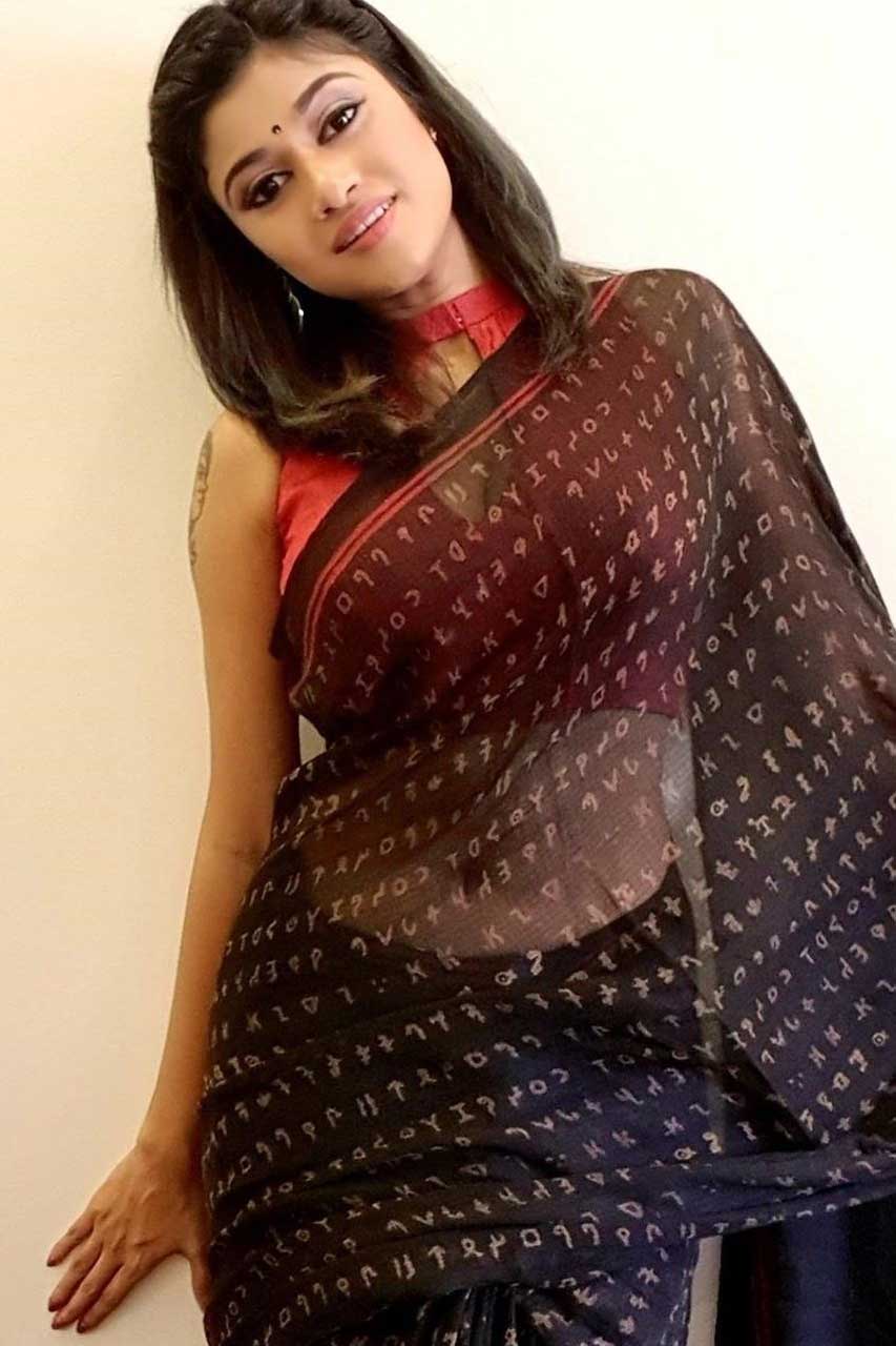 853x1280 Oviya Helen- latest stills