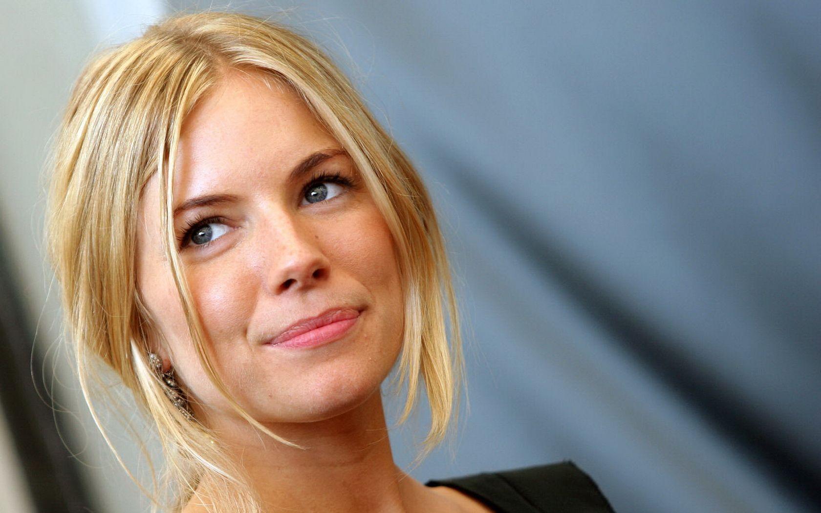 1680x1050 woman, Girl, Beauty, Sienna, Miller, Blonde, Blue, Eyes, Actress, Model, And, Fashion, Designer Wallpaper HD / Desktop and Mobile Background