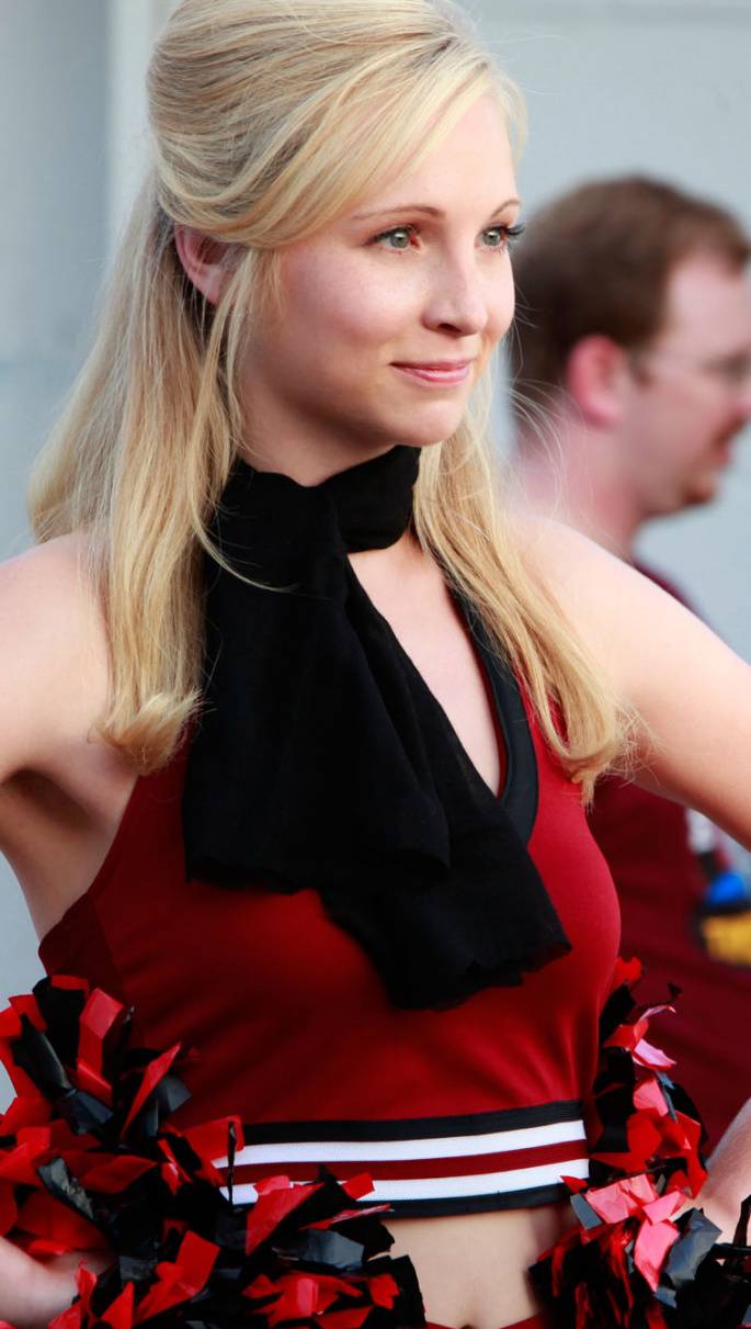 685x1211 Caroline Forbes wallpaper