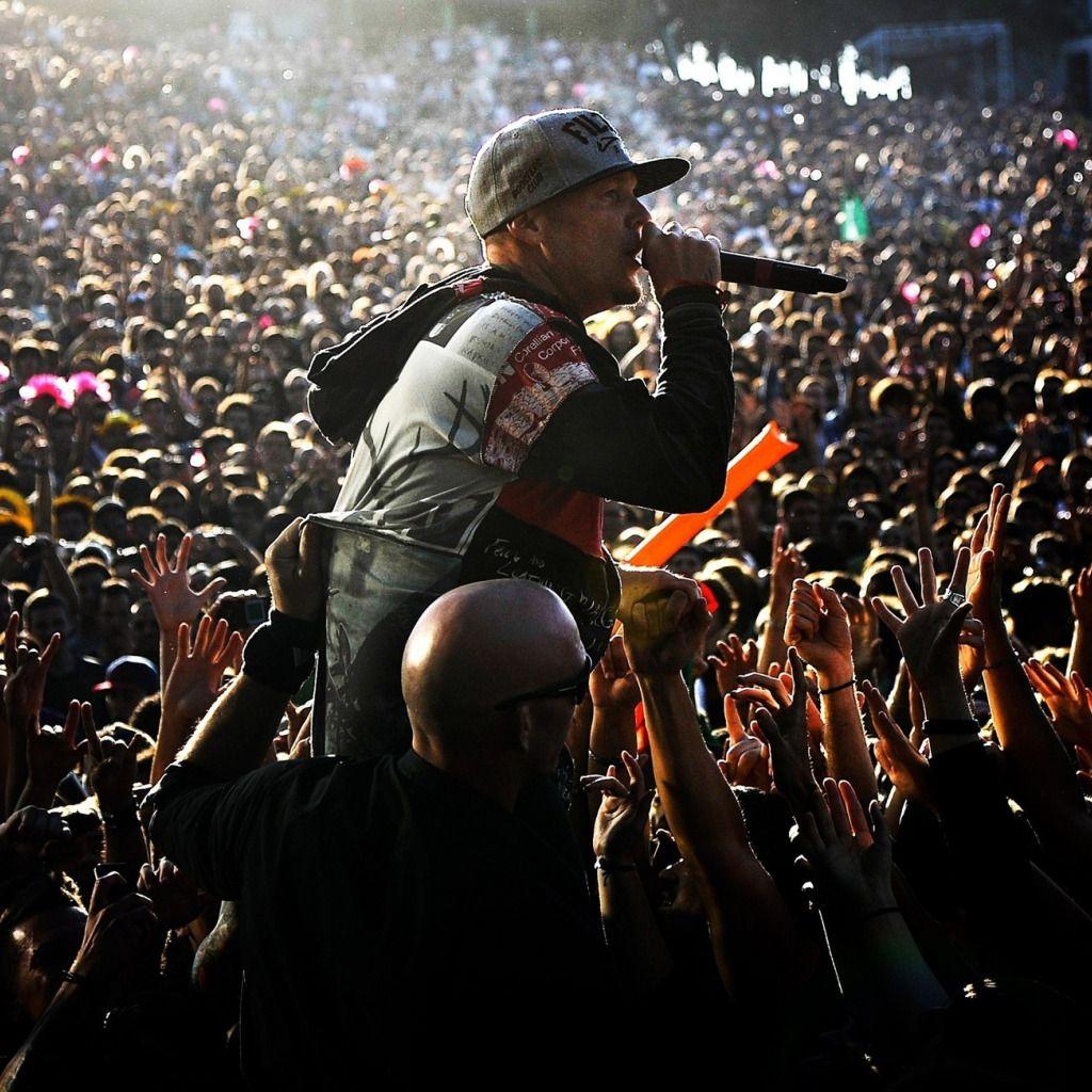 1024x1024 Download wallpaper Metal, Rock, Music, Wallpaper, Photo, Concert, Rapcore, Performance, Vocal, Singer, Live, Fred Durst, Limp Bizkit, Crowd, section music in resolution 1024x1024