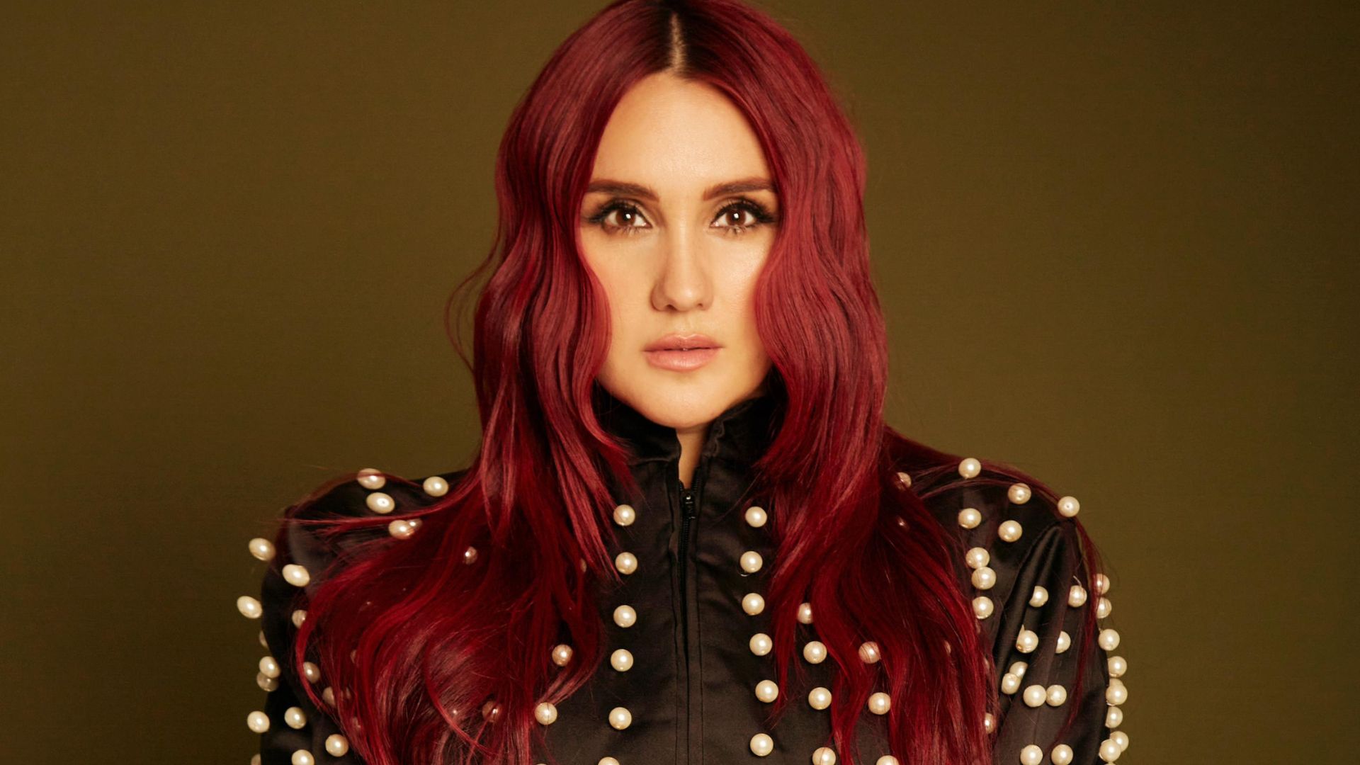 1920x1080 De volta à carreira solo, Dulce Maria anuncia single com cantor espanhol: Honrada e emocionada