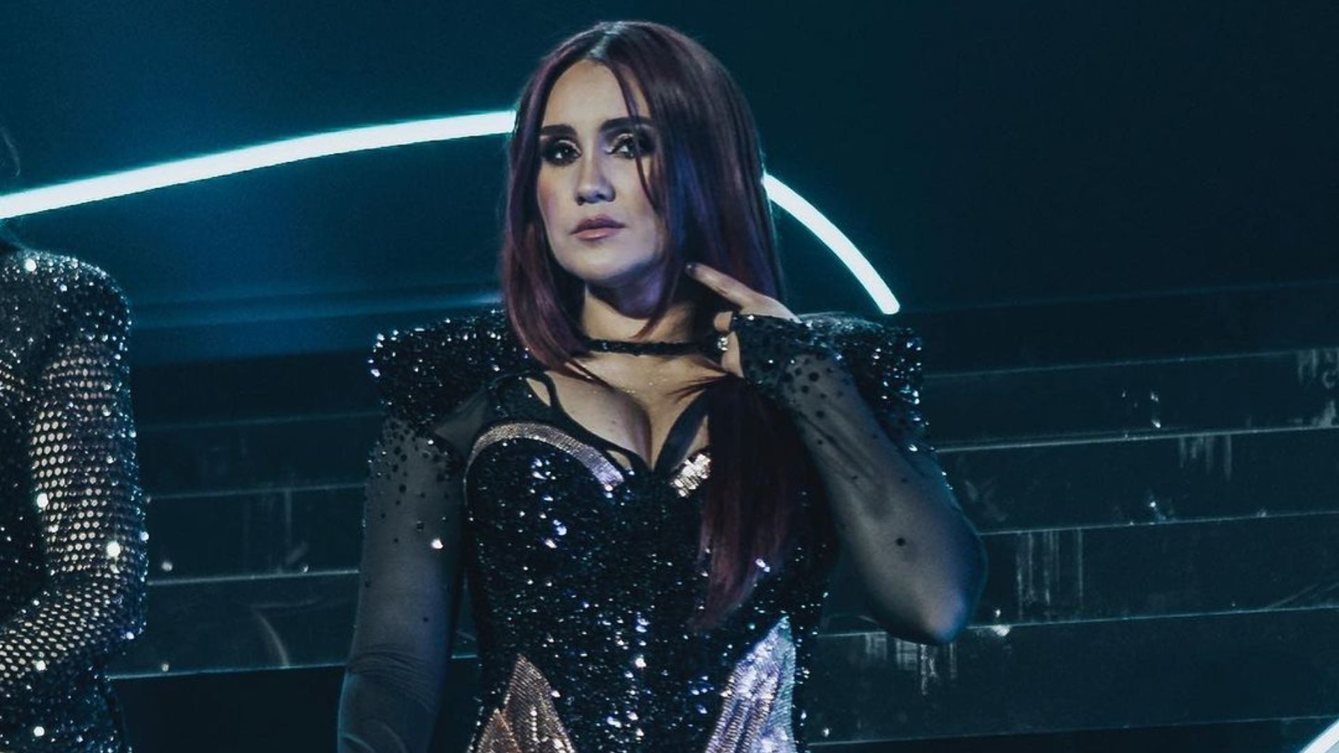 1920x1080 Dulce Maria usa tiara de designer brasileiro na turnê do RBD!
