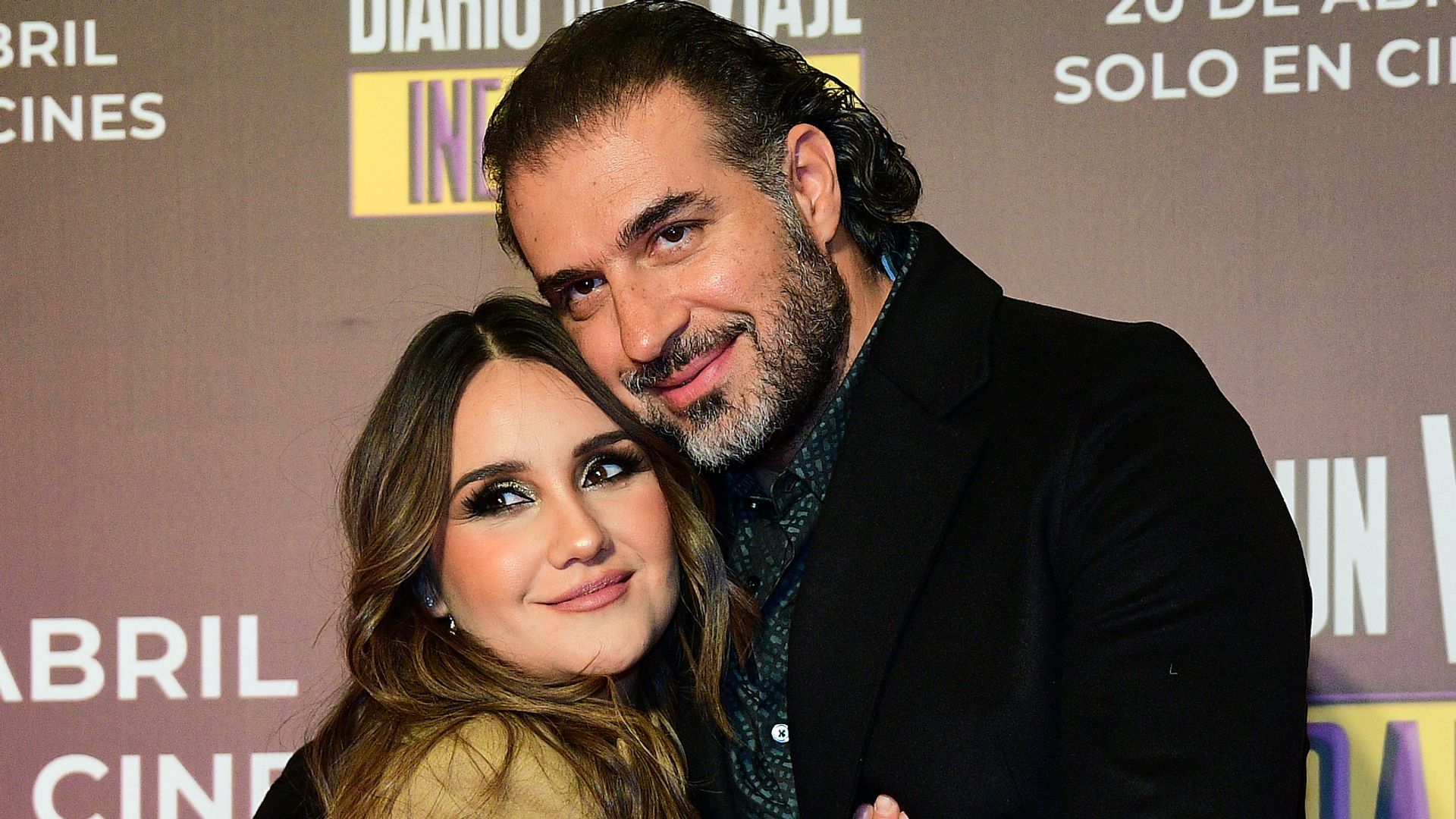 1920x1080 Dulce María celebra el cumpleaños de su esposo Paco Álvarez con lindas fotos familiares. ¡HOLA!