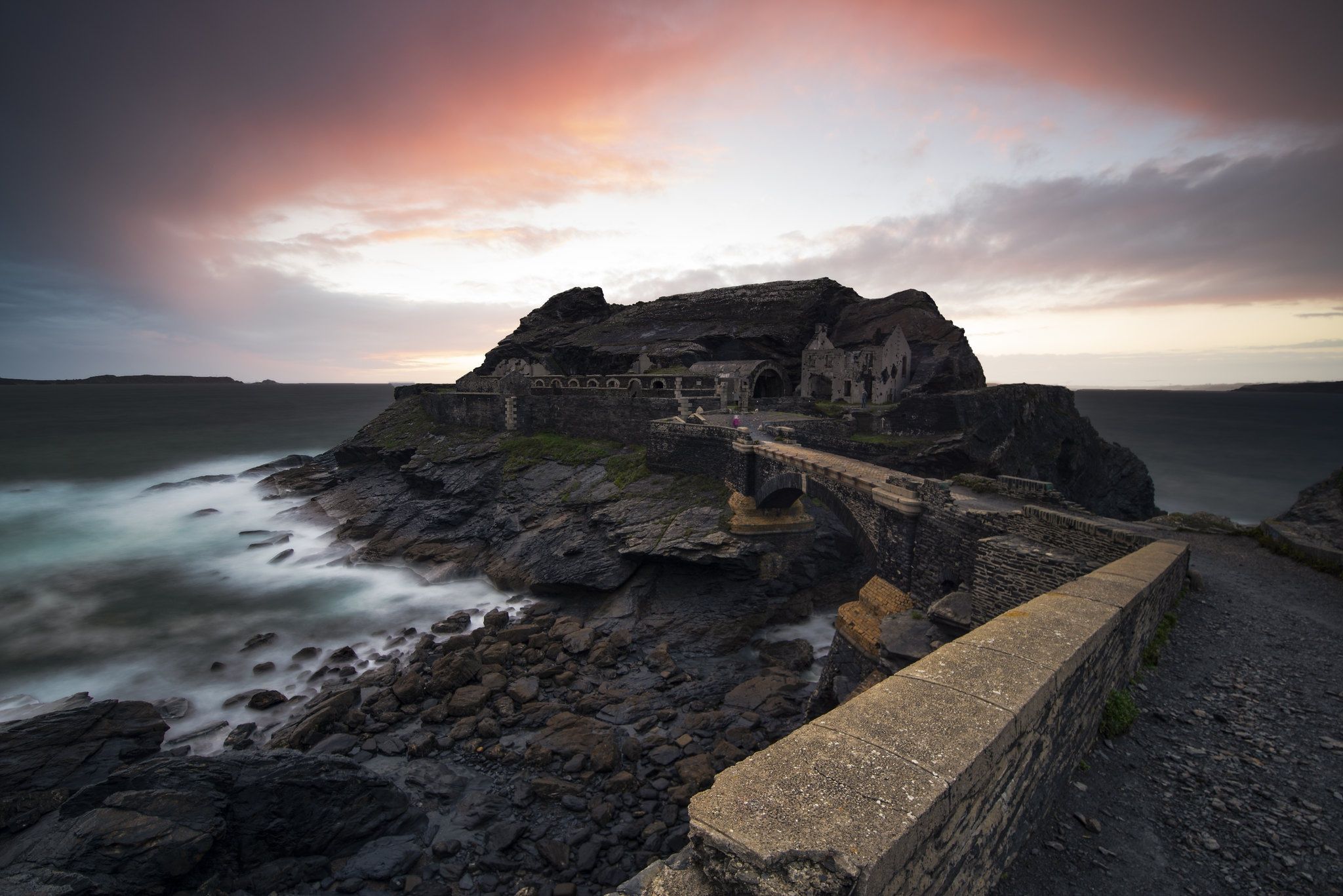 2048x1367 Brittany Sunset: Saint Malo's Ruined Fort & Bridge