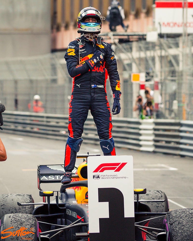 800x1000 HD the podium wallpaper