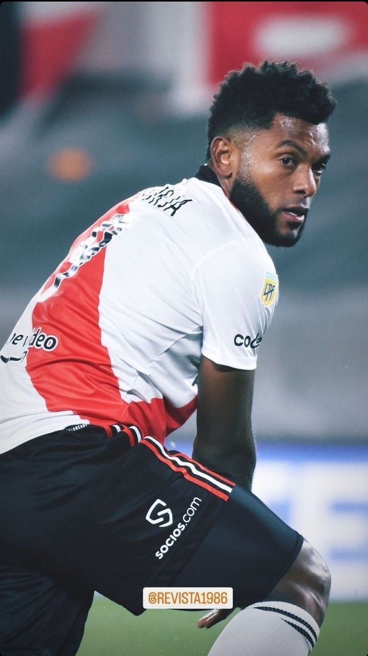 719x1281 Miguel Borja