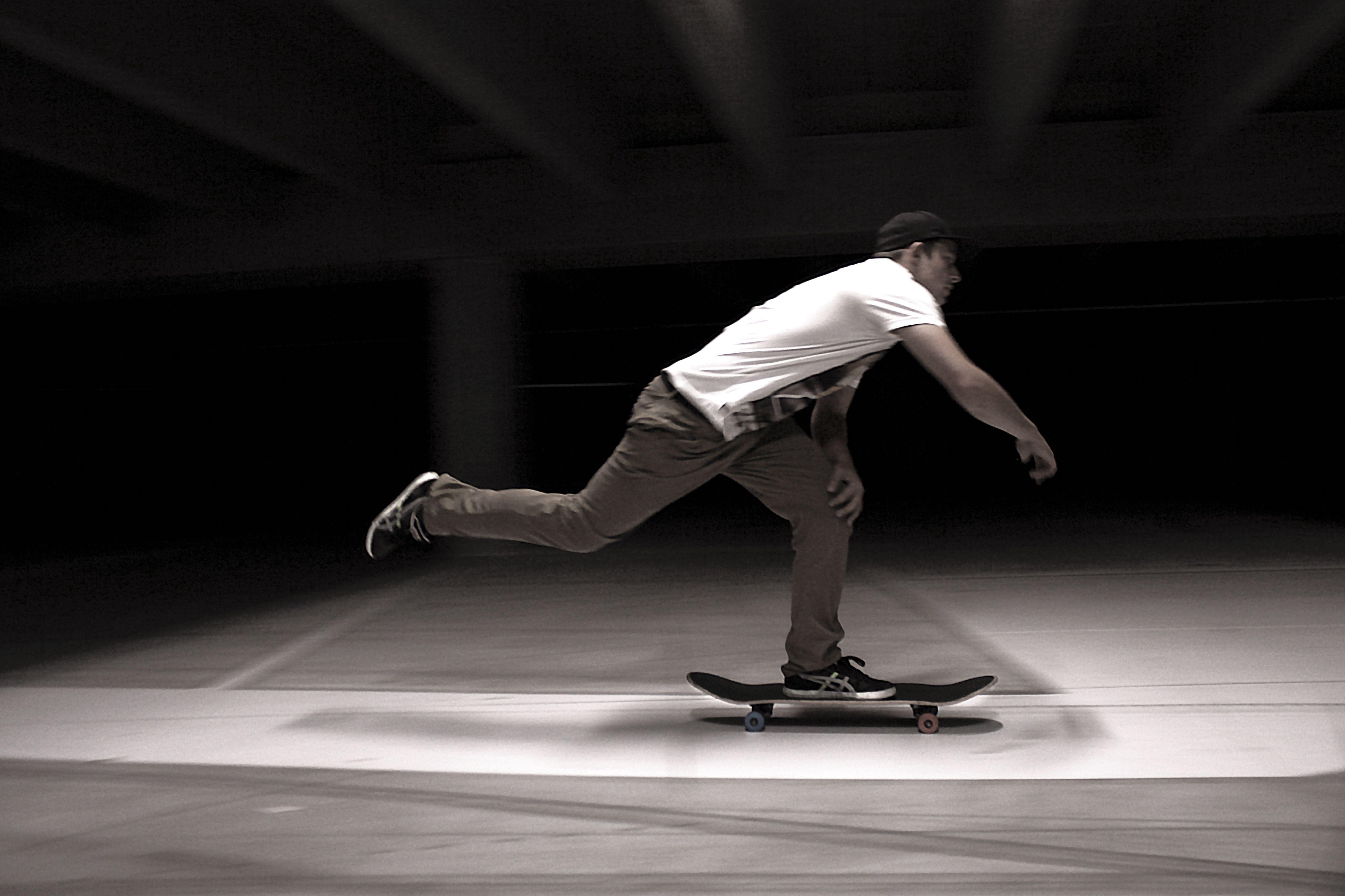 4748x3165 Skateboarding HD .