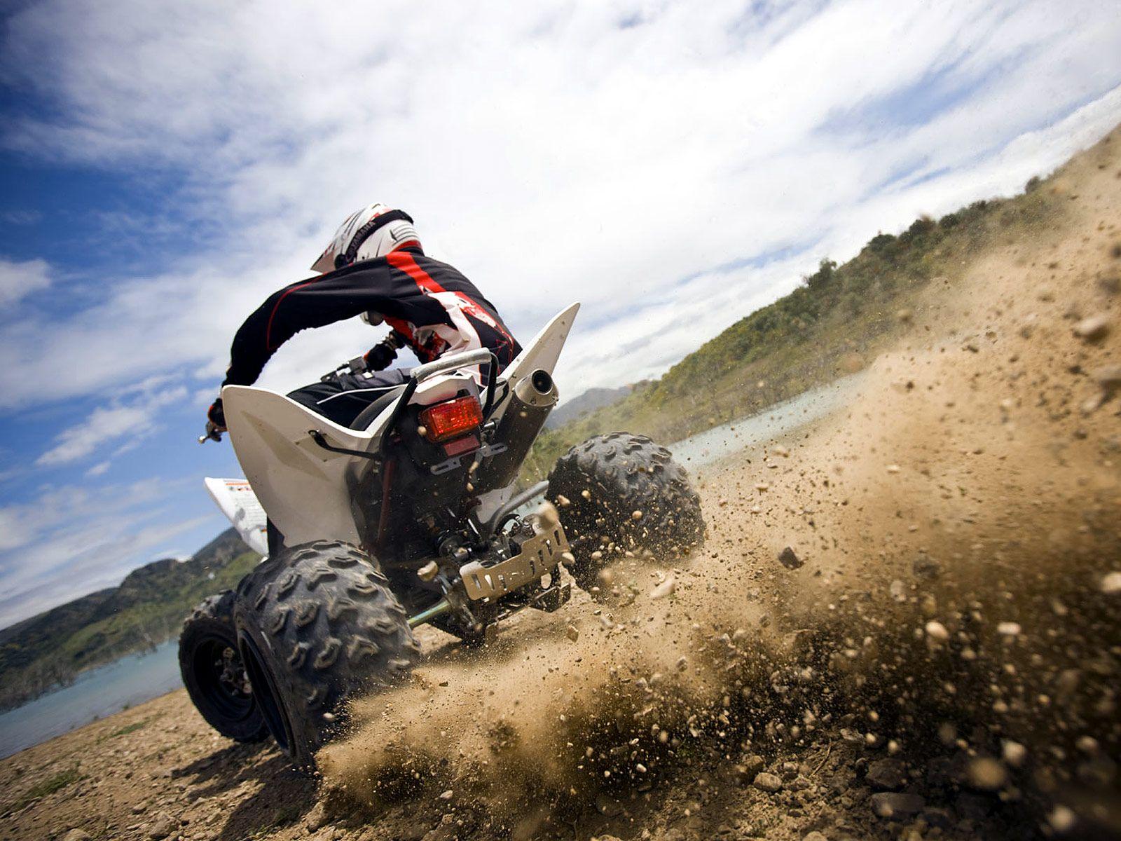 1600x1200 Yamaha Quad Wallpaper