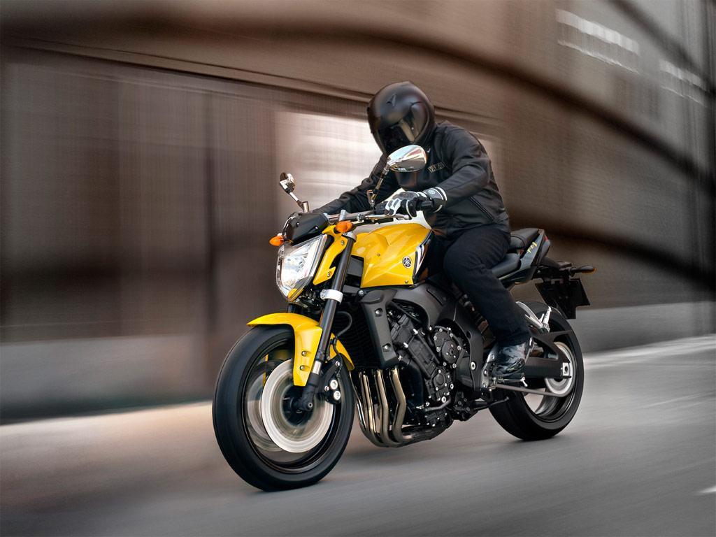 1024x768 YAMAHA FZ1 and photo