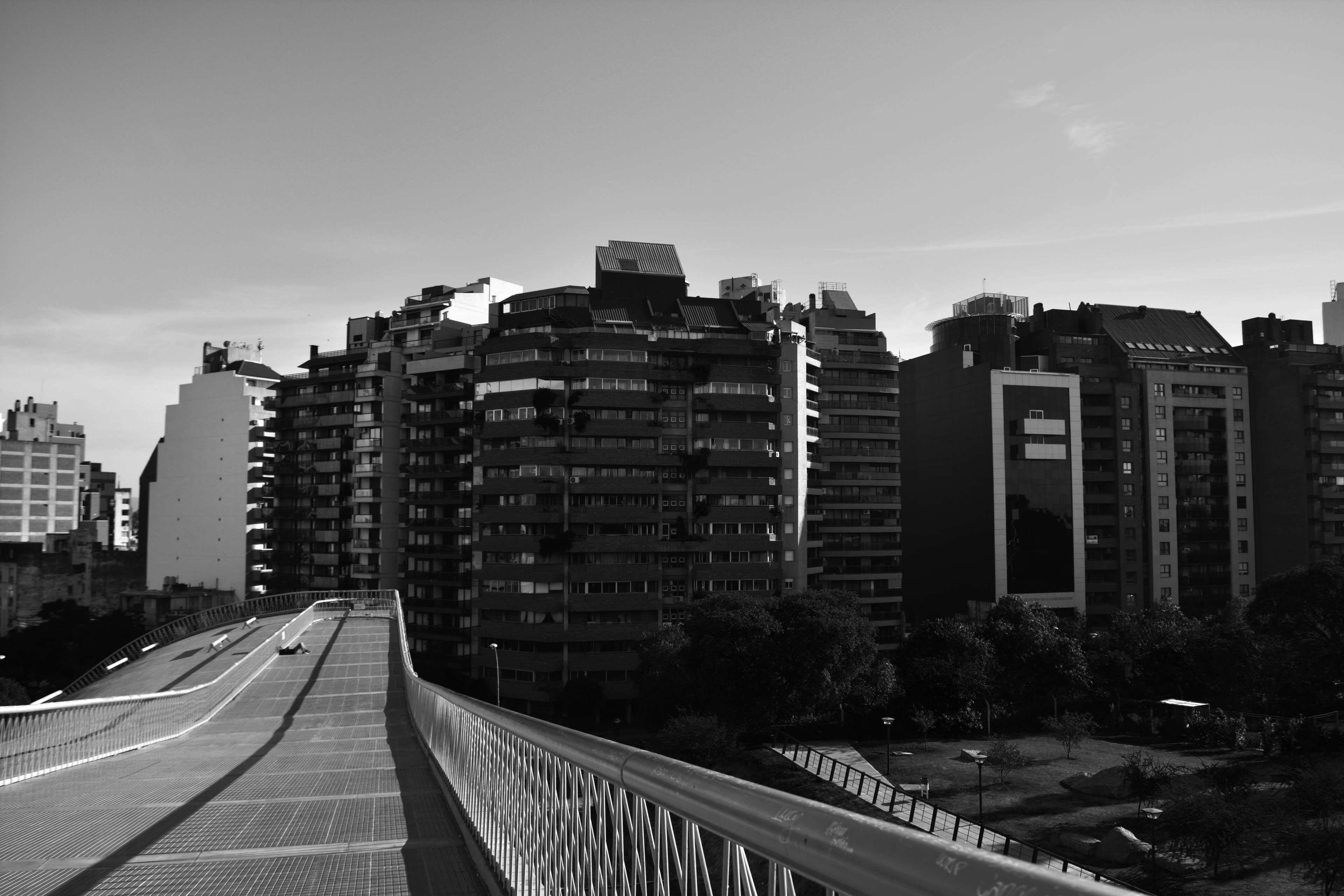 3840x2560 argentina, black and white, black and white, building, building exterior, buildings, city, cordoba 4k wallpaper